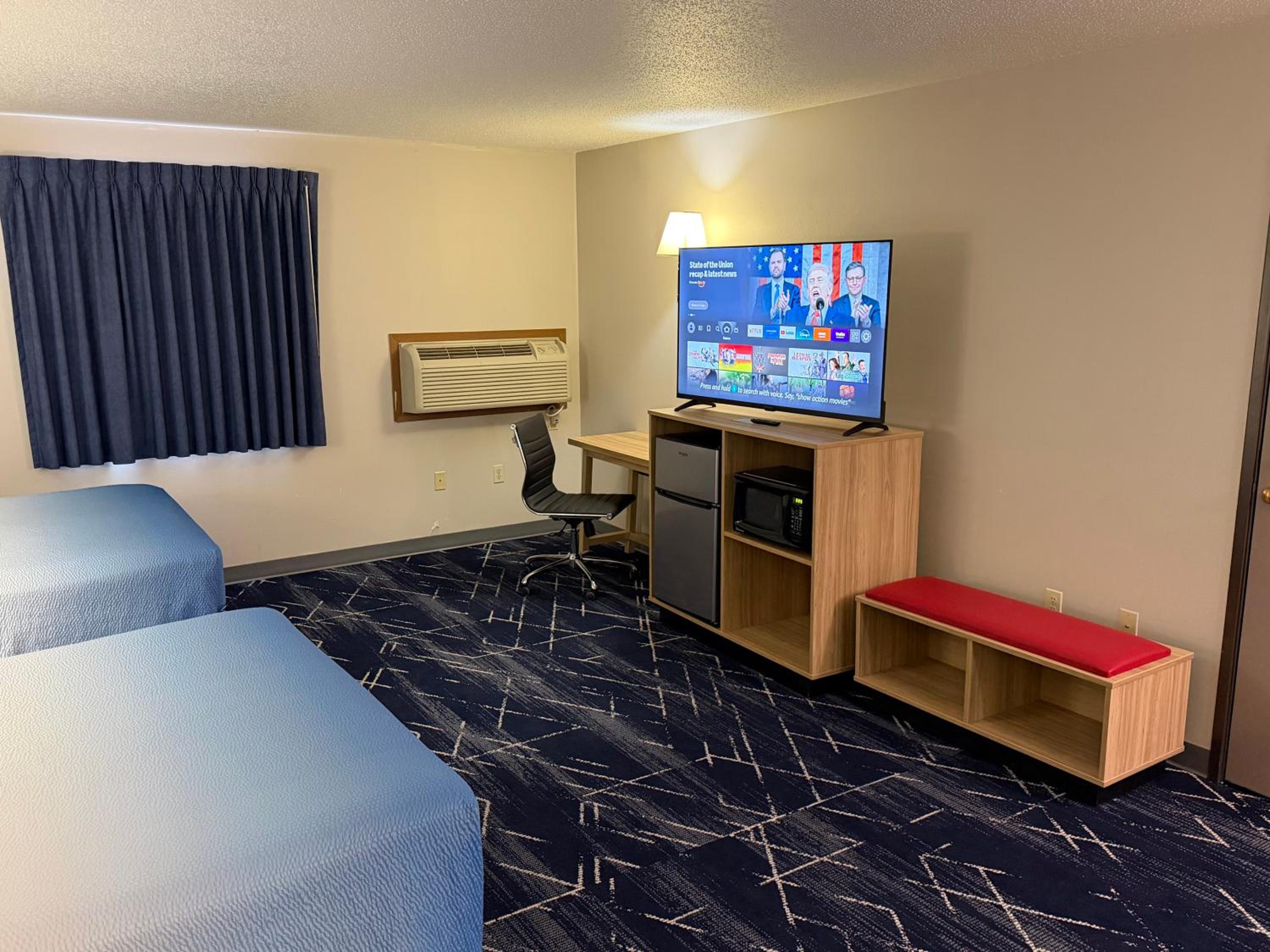 Family Suite with Two Queen Beds - Non-Smoking - Photo 3