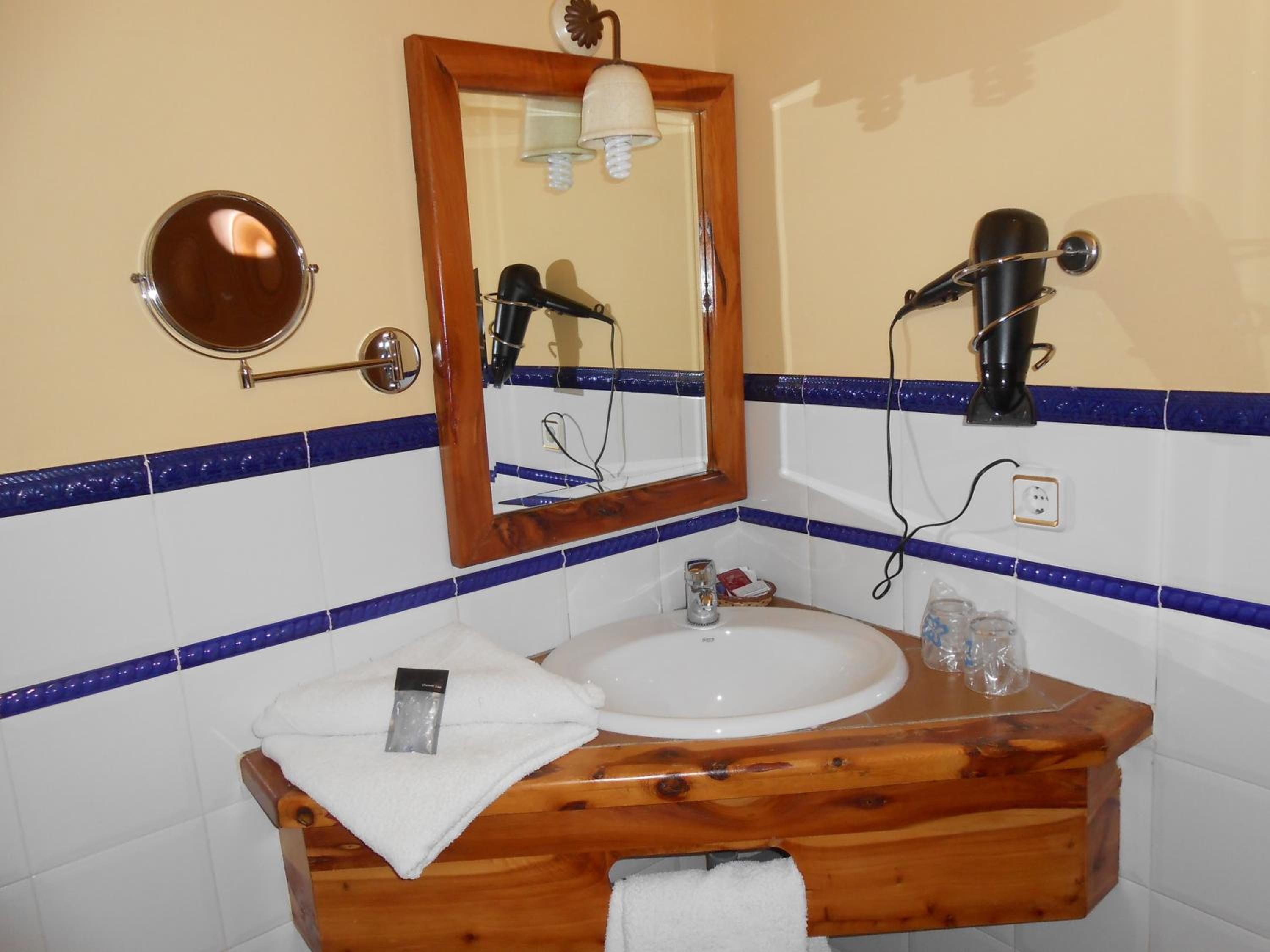 Habitación Doble con Baño Privado