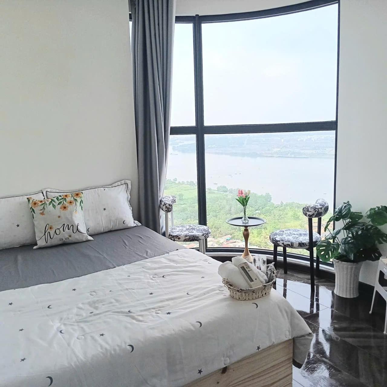 Family Room with Balcony photo 1