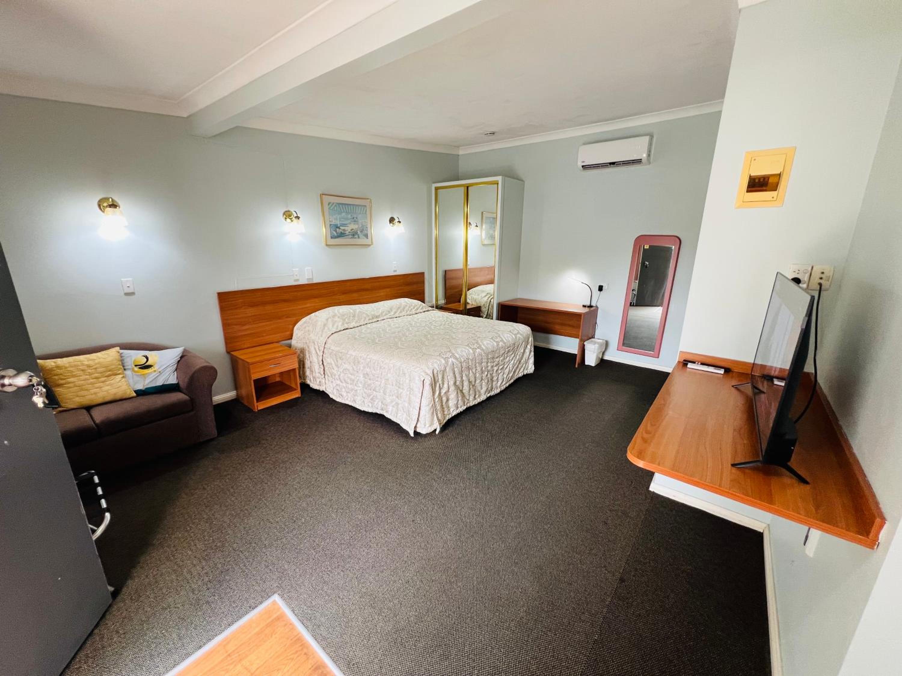 Deluxe King Room photo 2