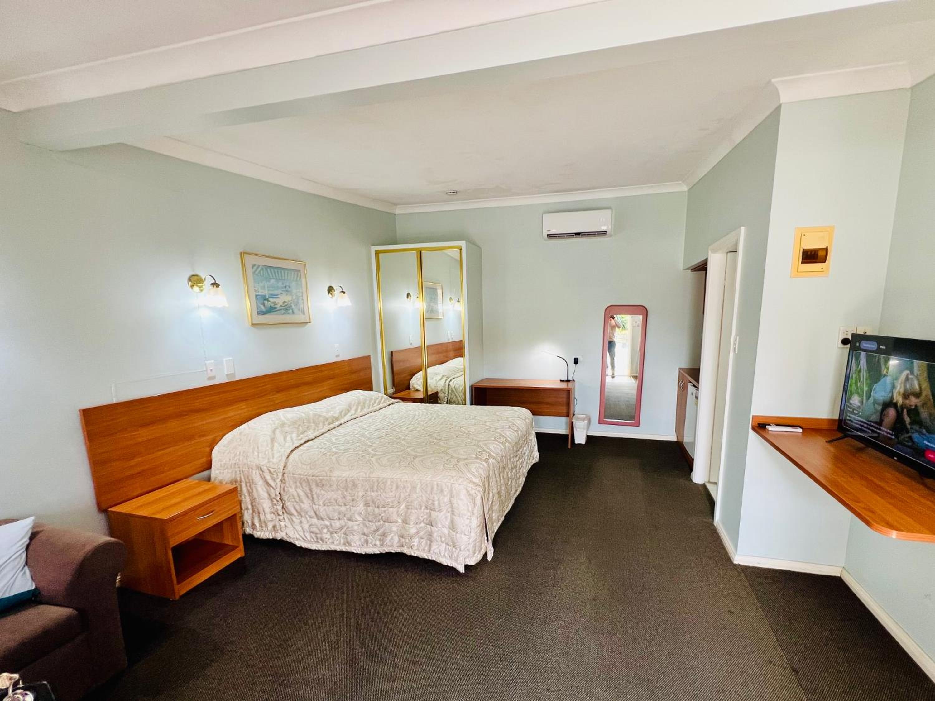 Deluxe King Room photo 3