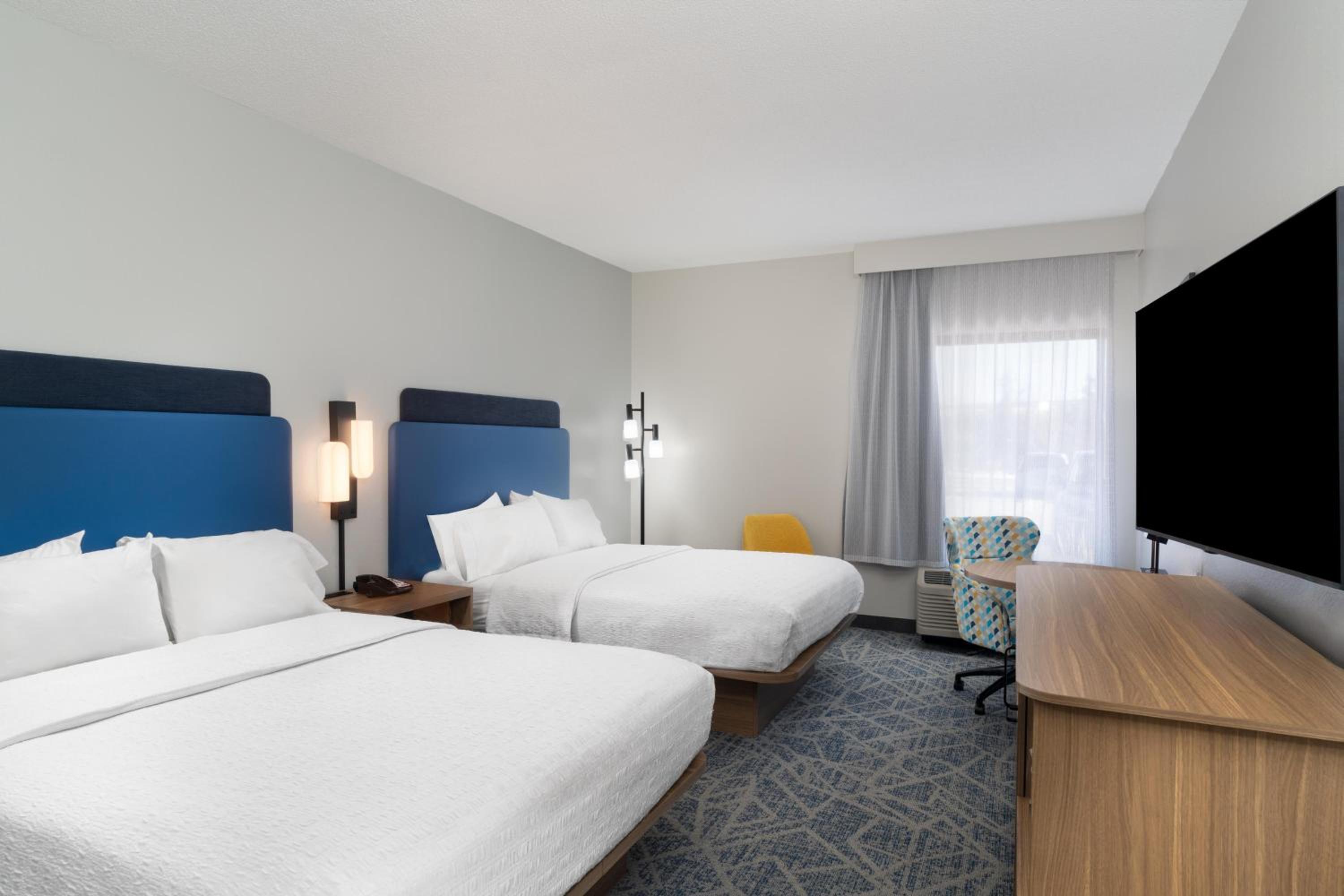 Queen Room with Two Queen Beds - Hearing Access/Non-Smoking