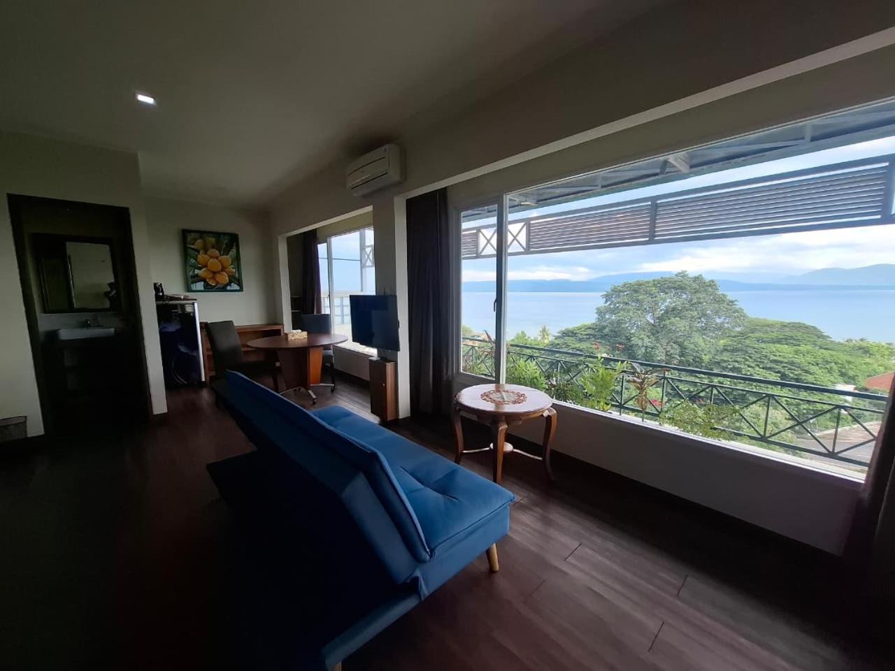 Family Room with Terrace photo 2