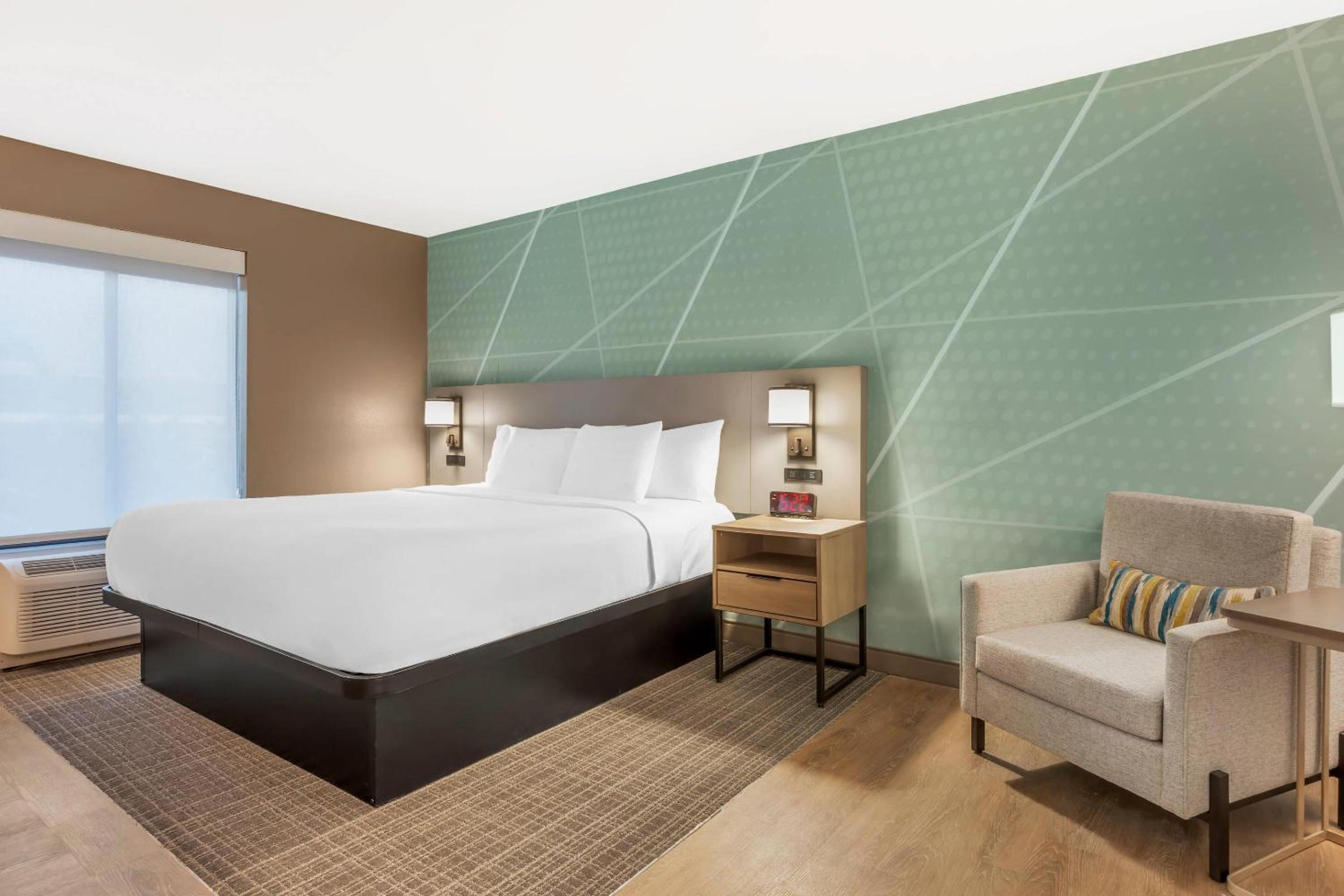 One Room Suite with Whirlpool - Non Smoking/Upper floor photo 2