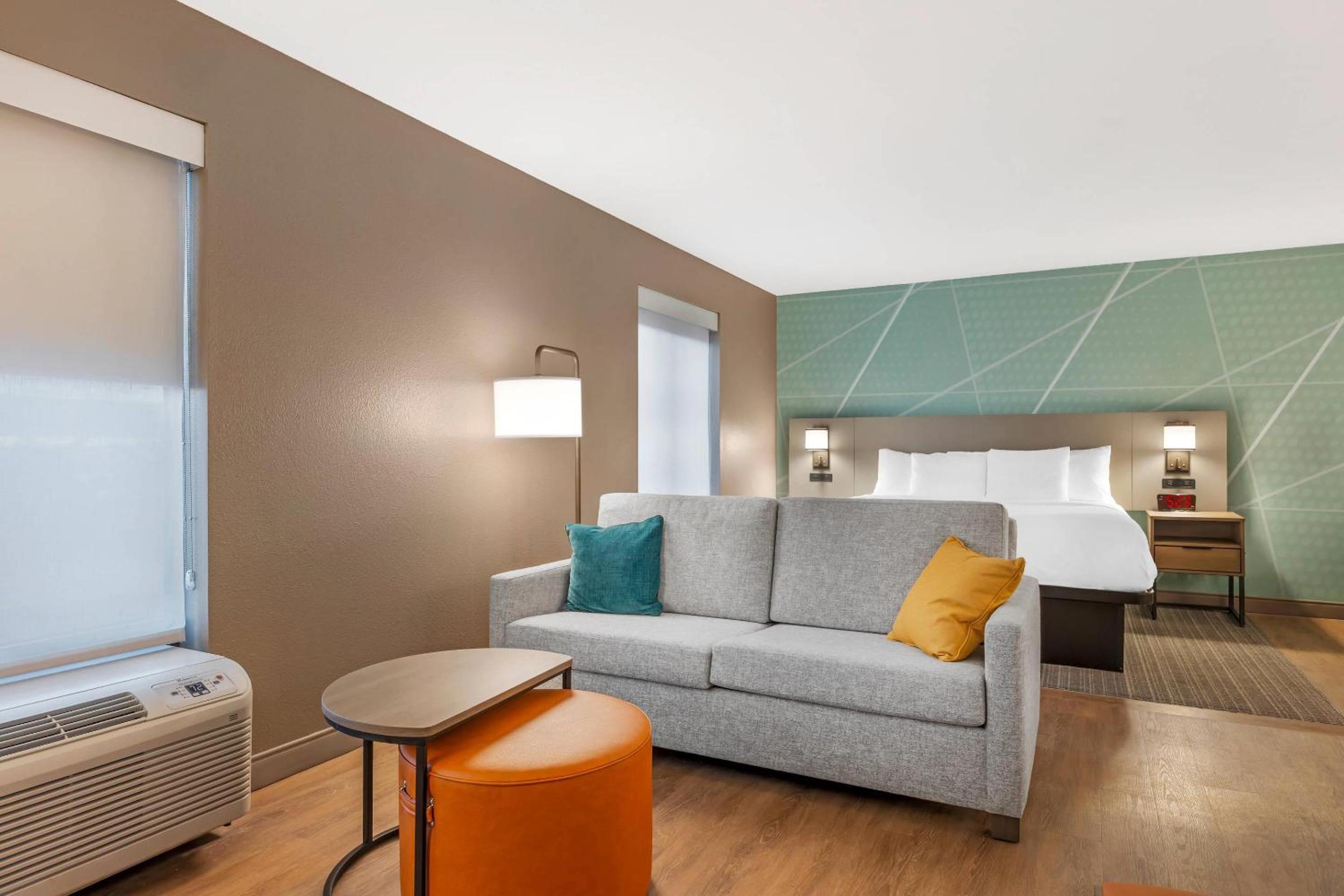One Room Suite with Whirlpool - Non Smoking/Upper floor photo 3
