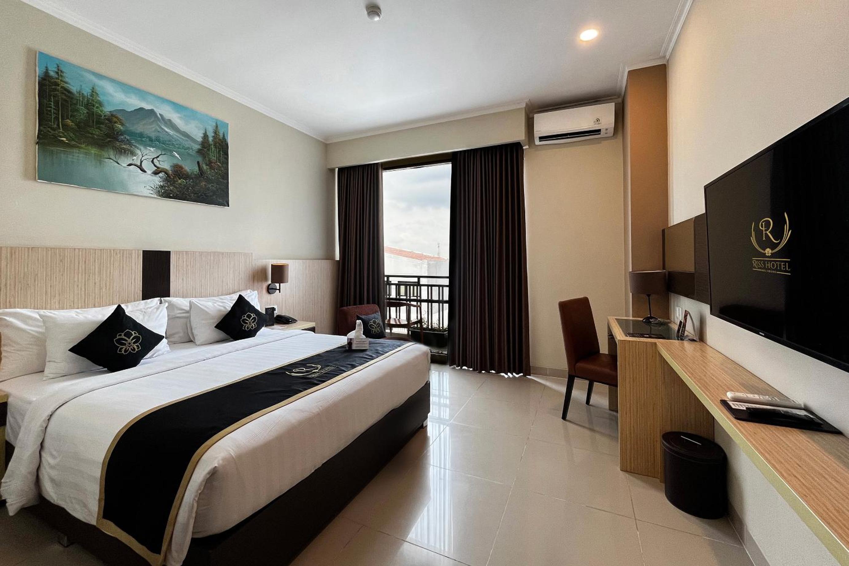 Deluxe Double Room with Balcony photo 3