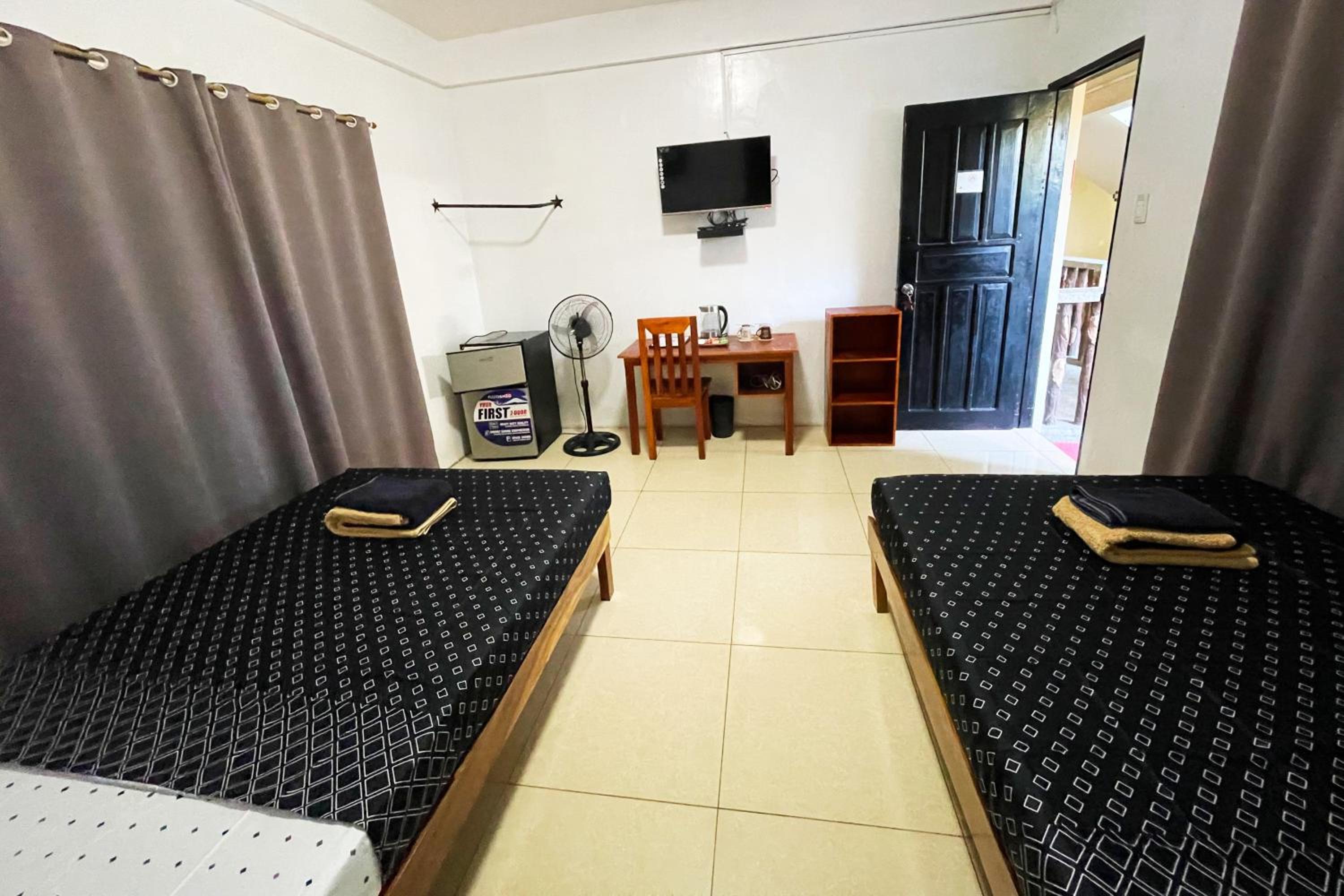 Twin Room - Photo 6