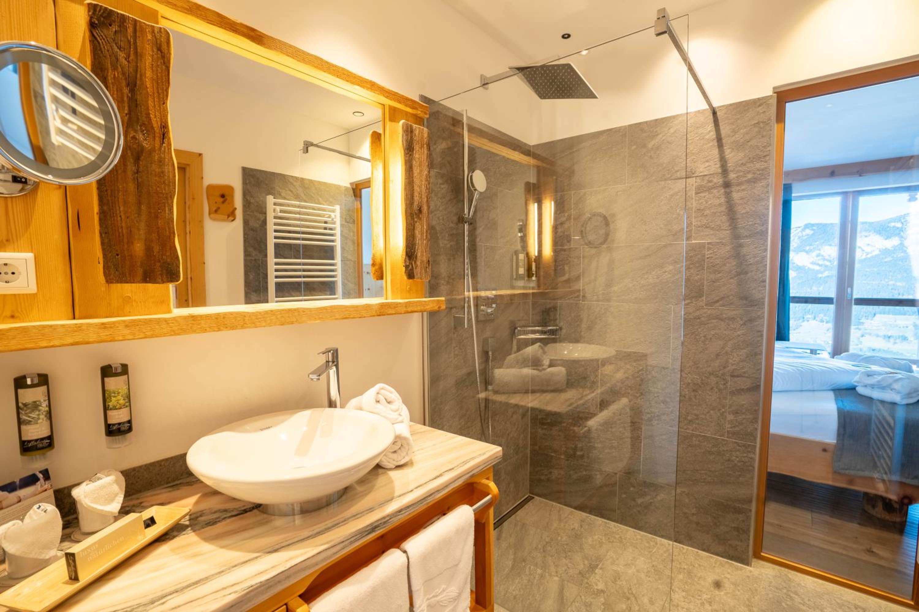 Deluxe Double Room with Balcony photo 2