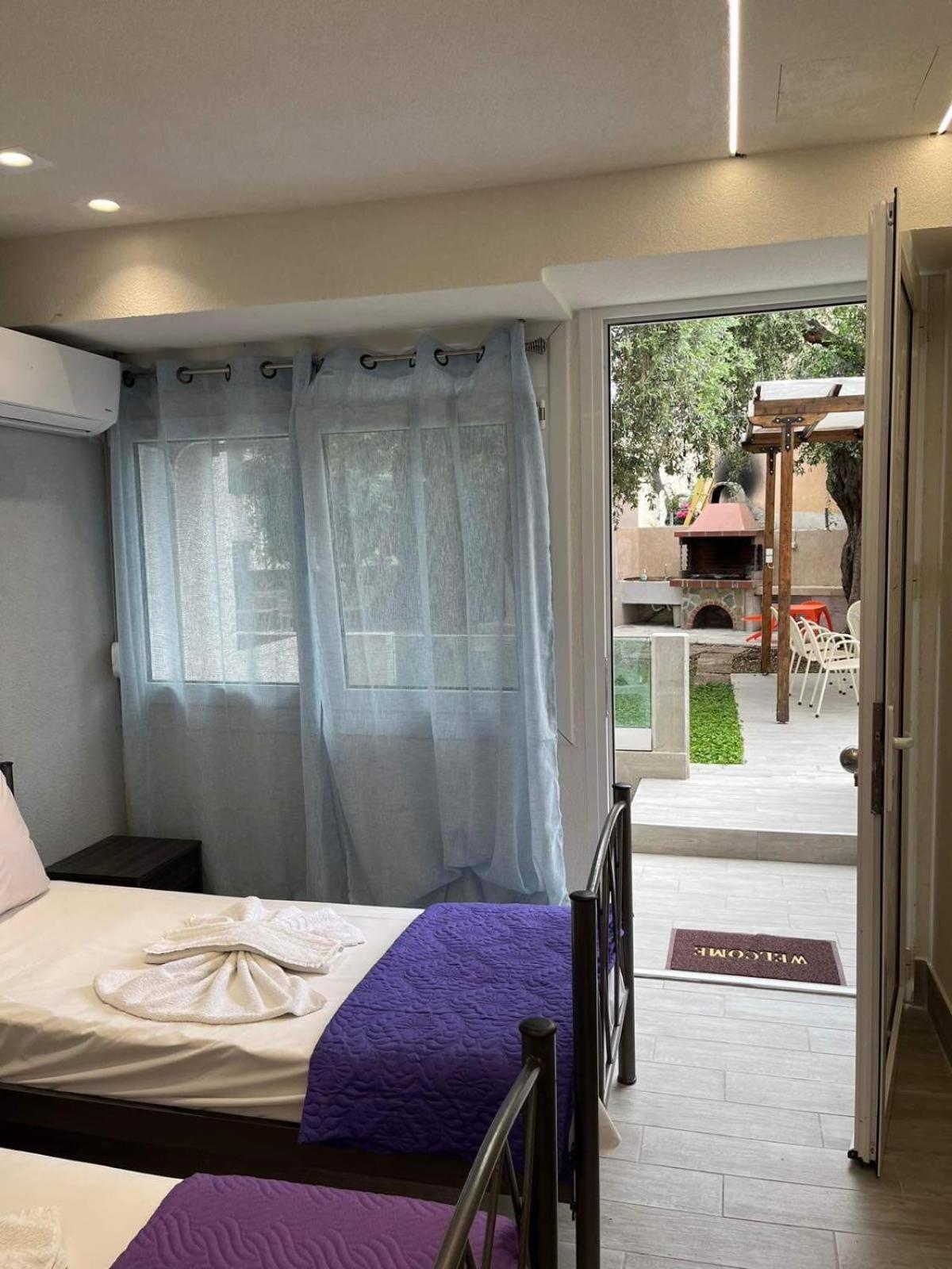 Triple Room with Garden View photo 2