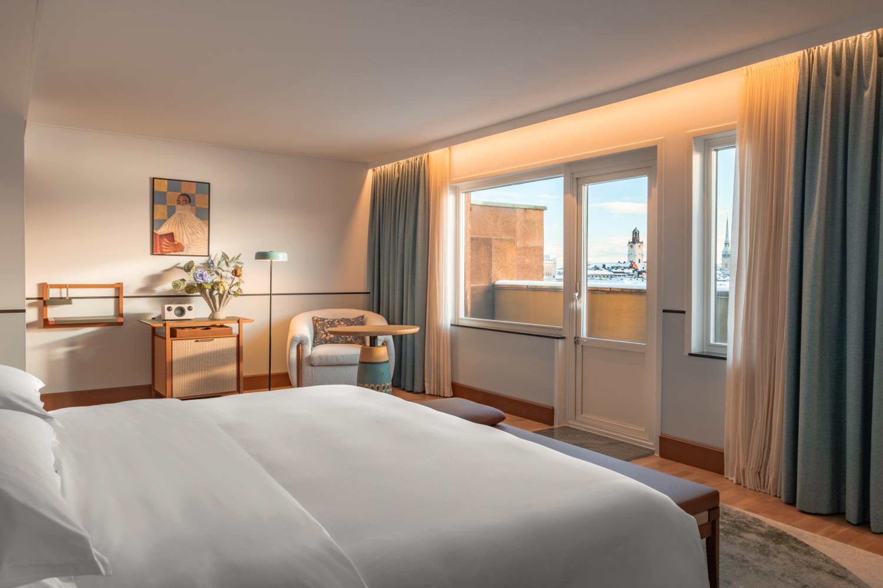 Superior King Room with Balcony and Lake View - Photo 2