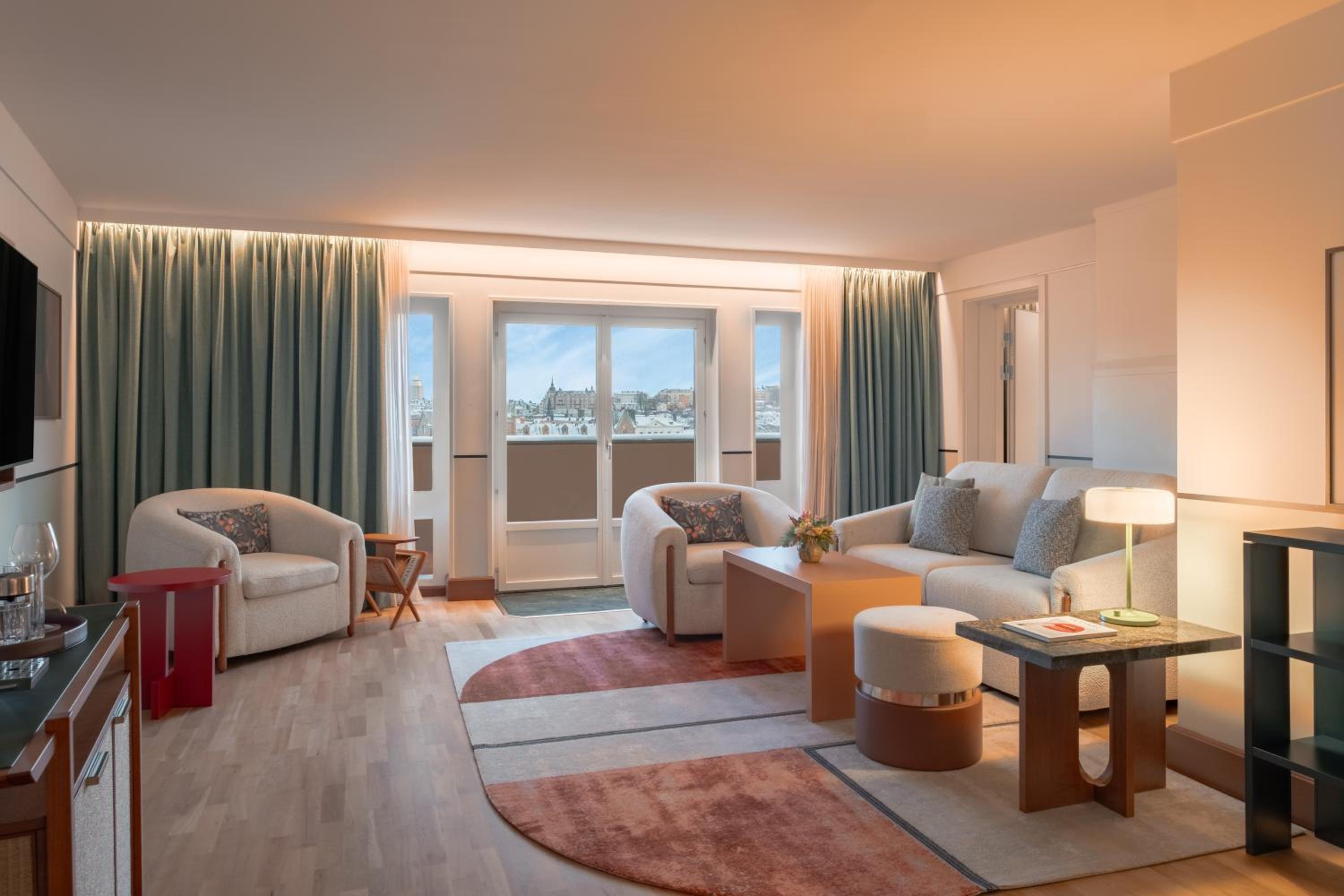 Ambassador One-Bedroom King Suite with Lake View photo 2