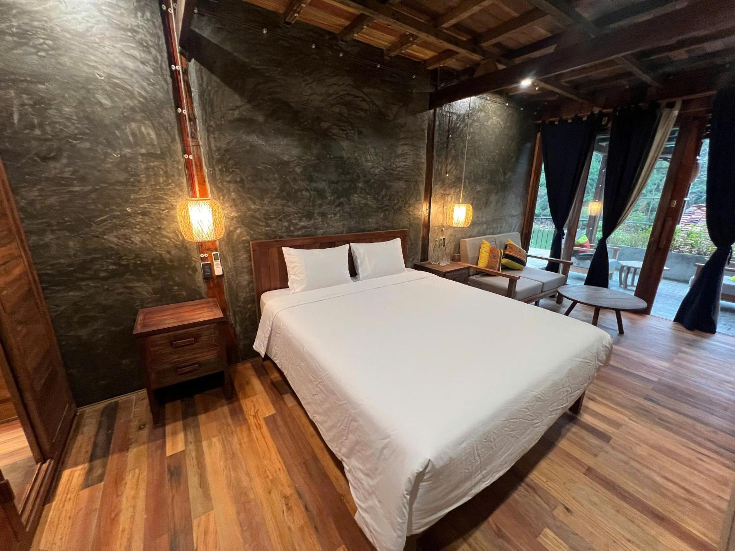 King Room with Balcony