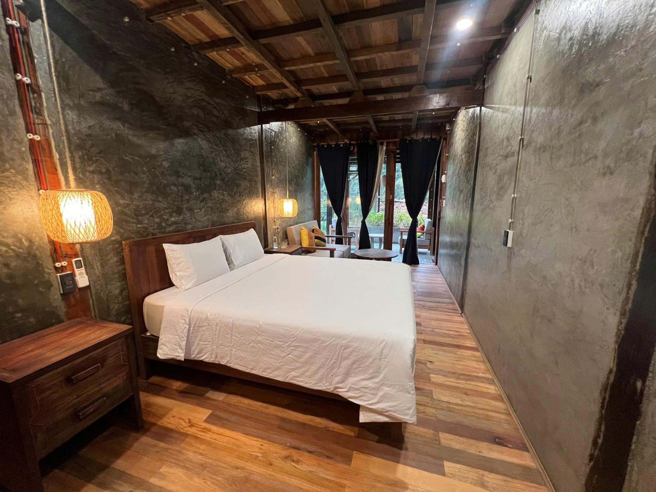 King Room with Balcony photo 2