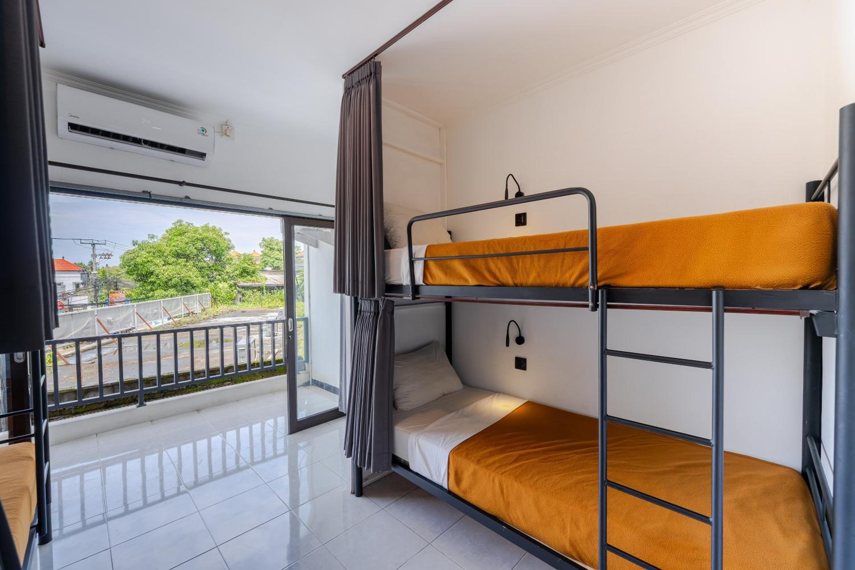 Bed in 4-Bed Dormitory Room photo 1