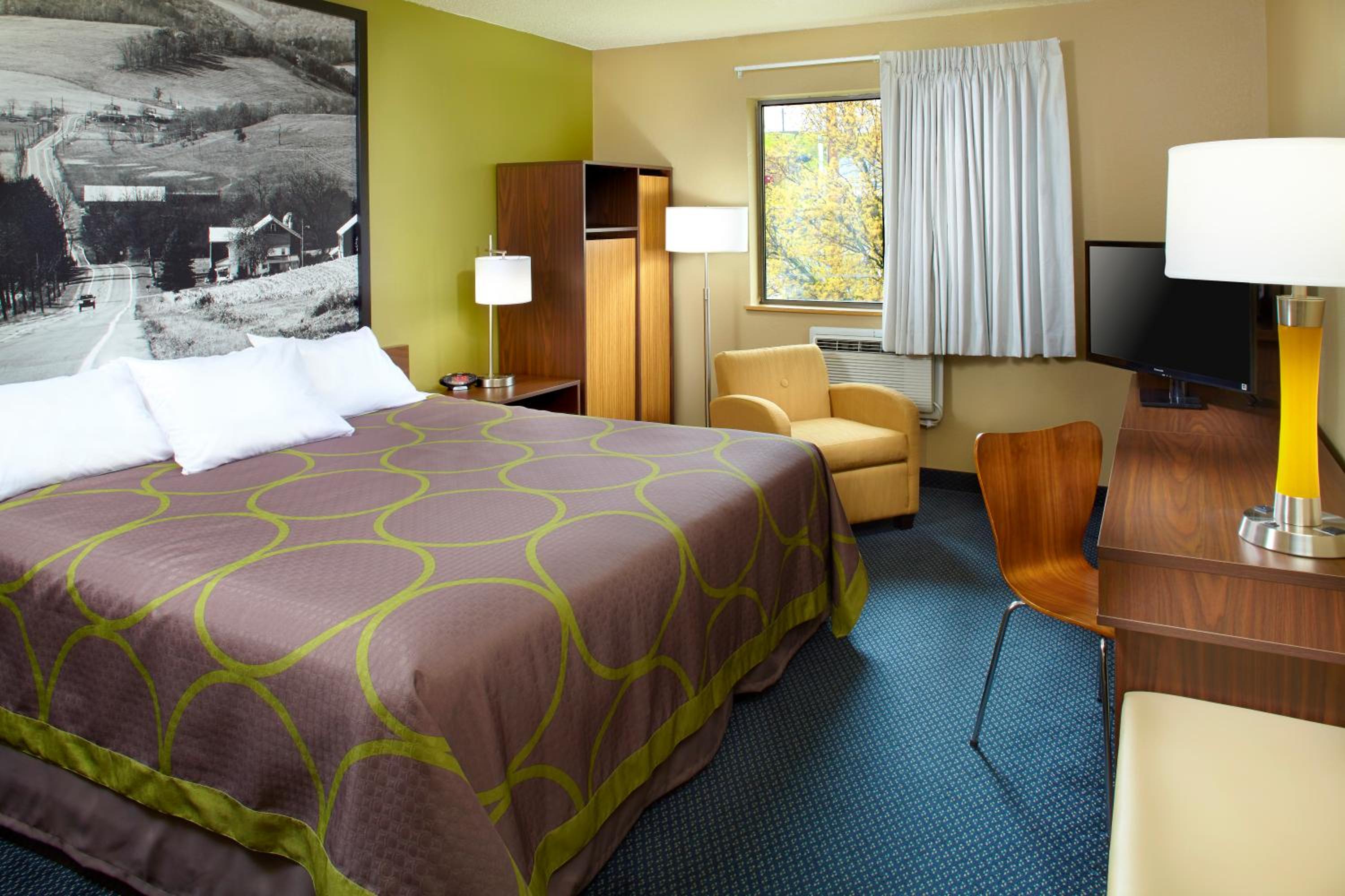 King Room - Non-Smoking - Photo 2