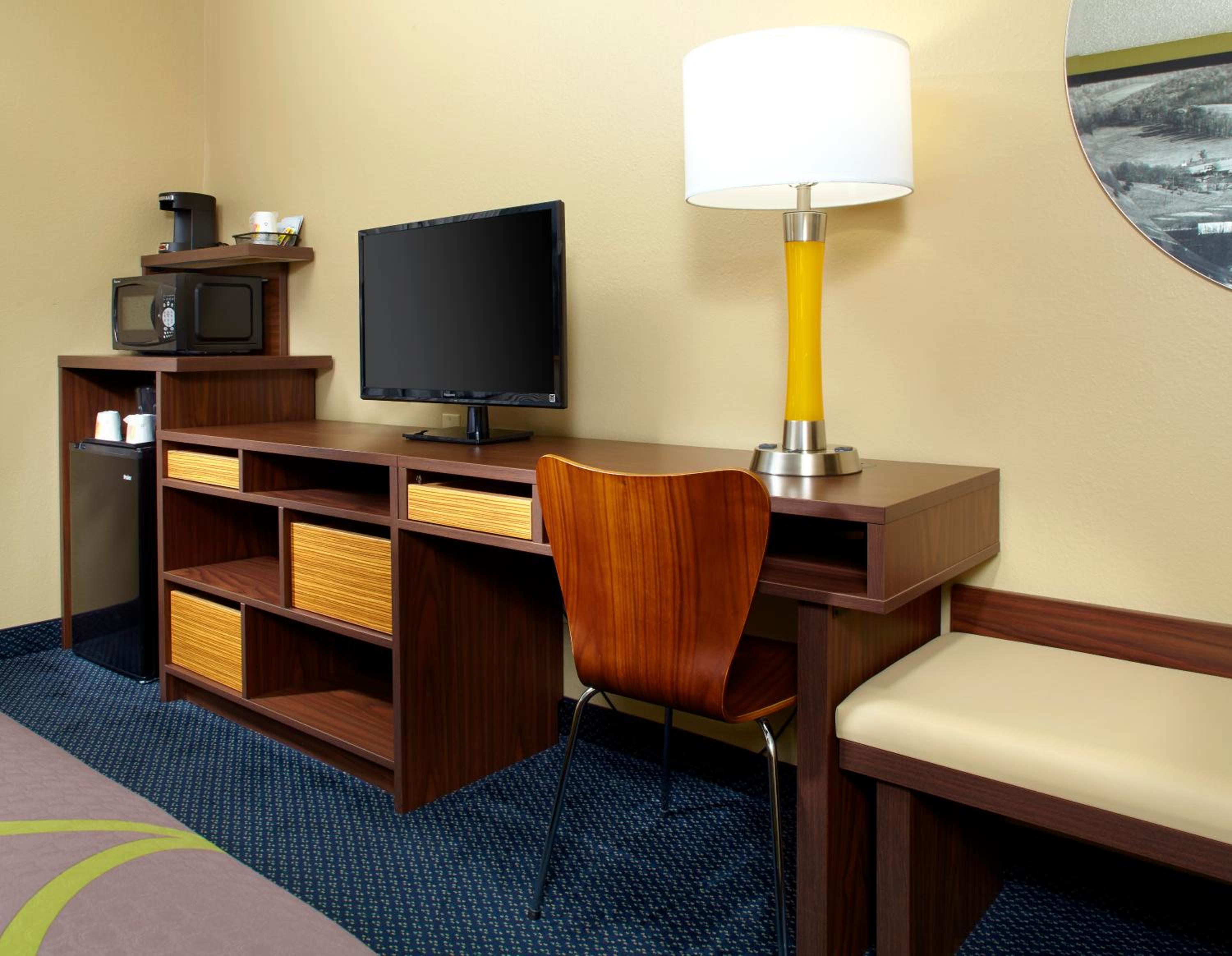 King Room - Non-Smoking - Photo 3