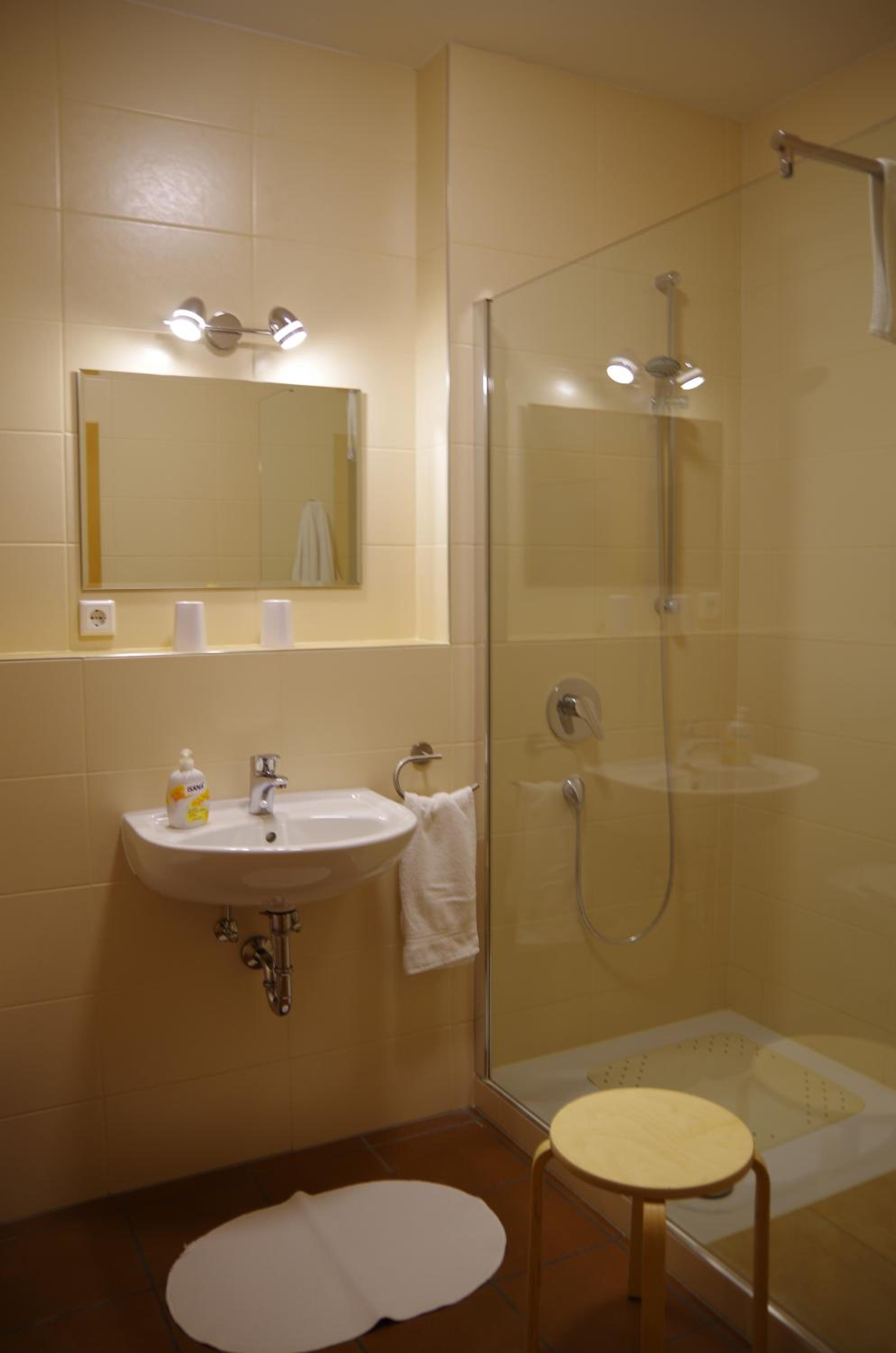 Apartment - Ground Floor photo 2
