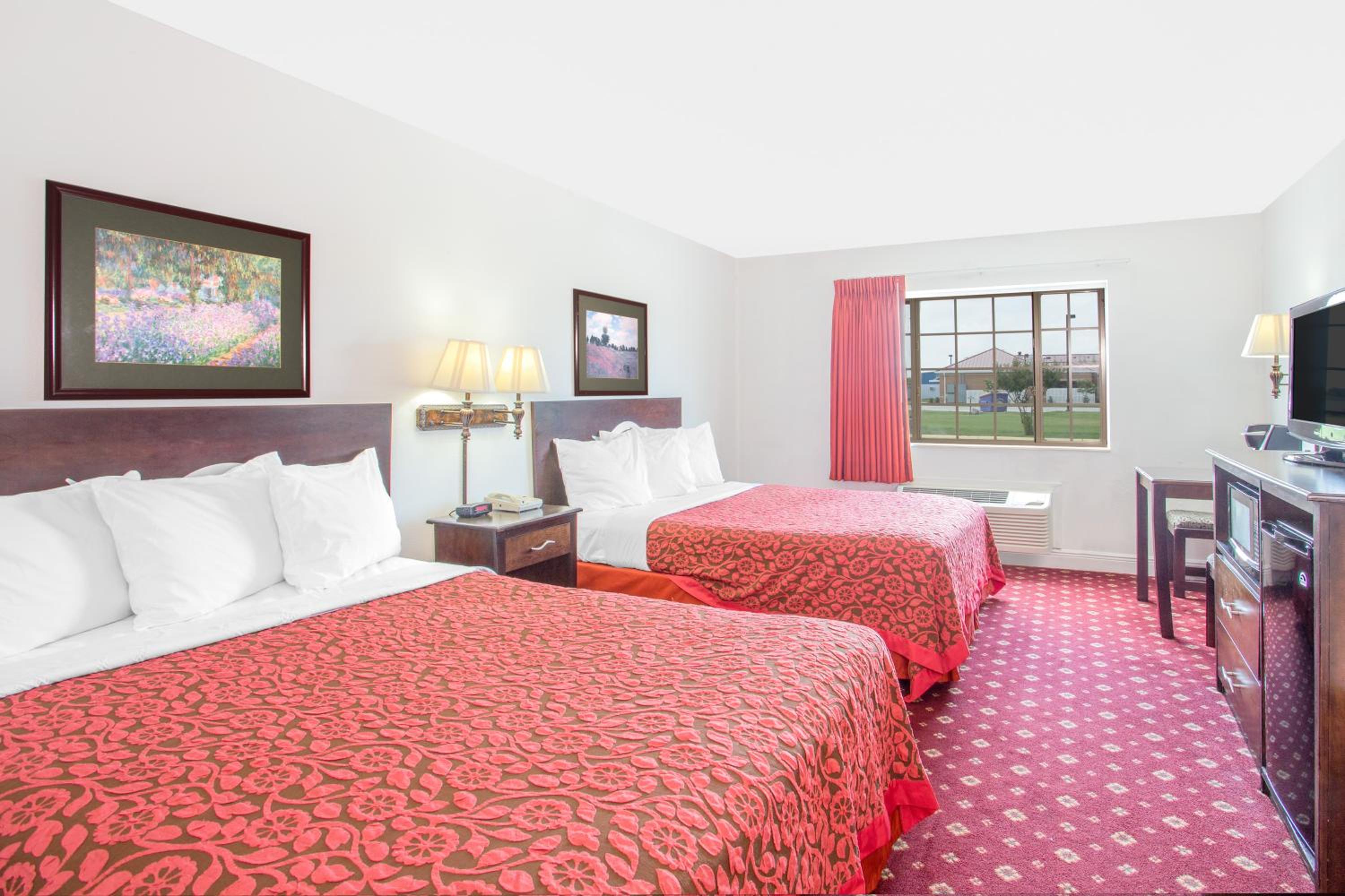 Studio Suite with Two Queen Beds - Non-Smoking - Photo 2
