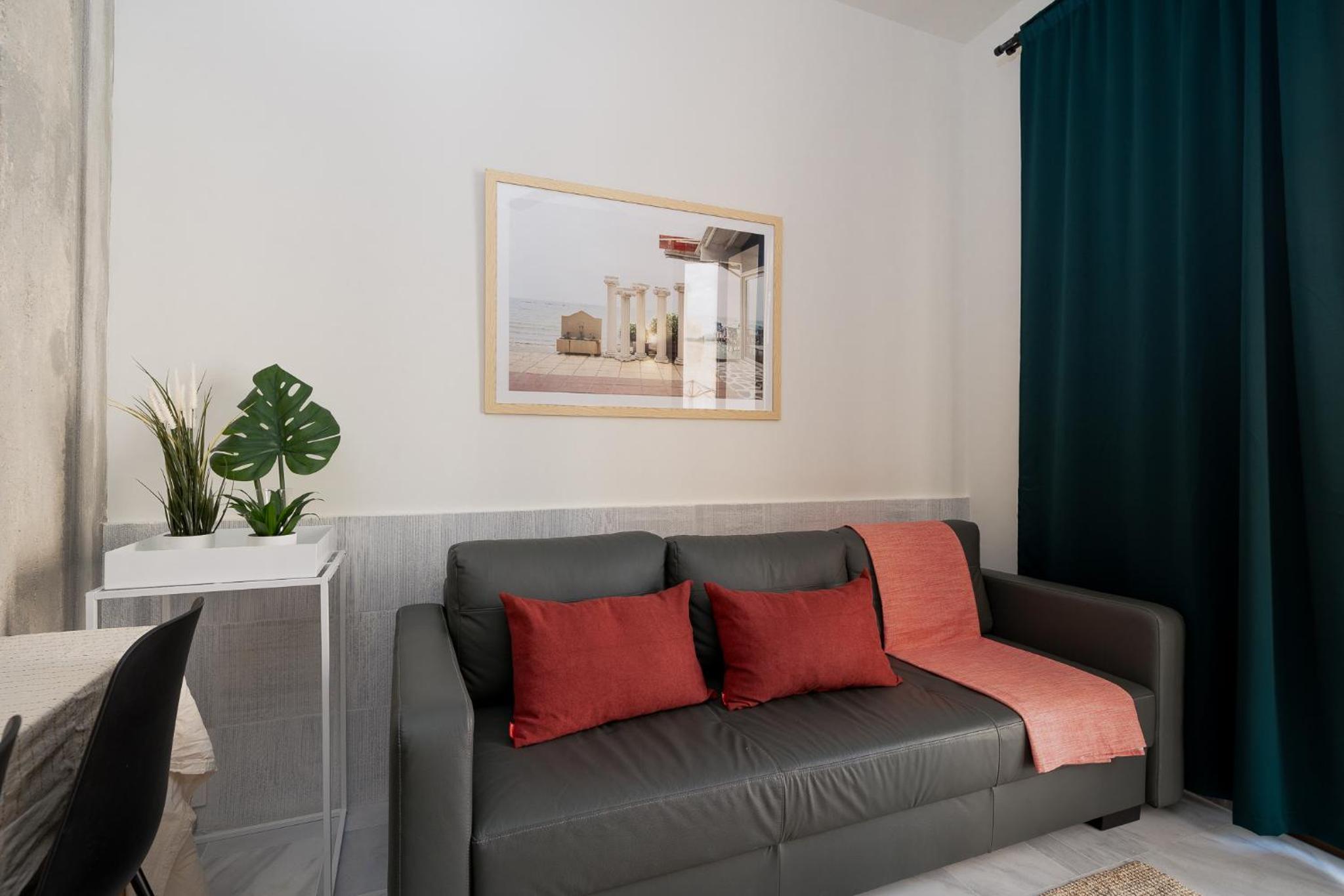 One-Bedroom Apartment photo 2