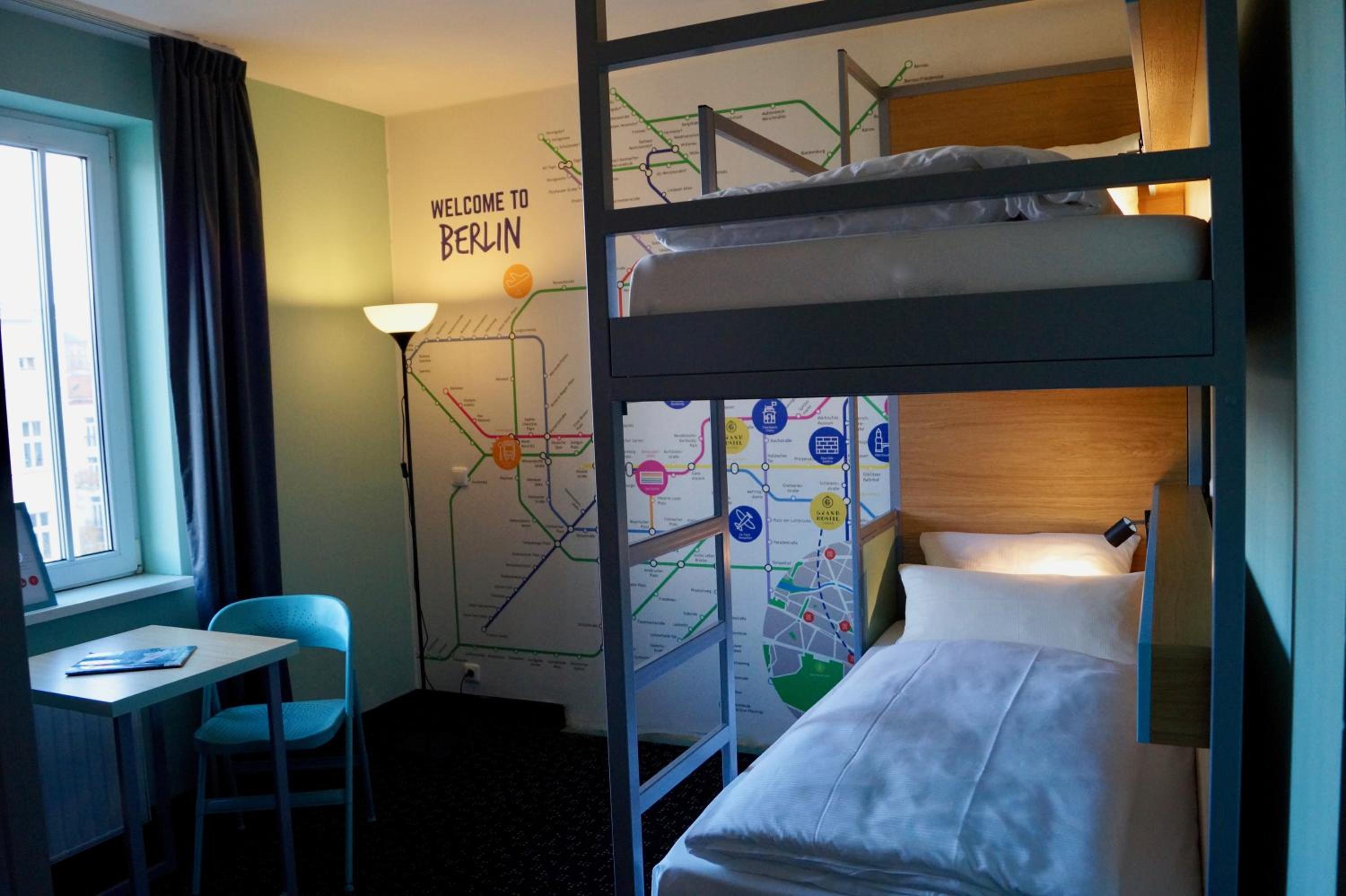 Quadruple Room with Private Bathroom photo 3