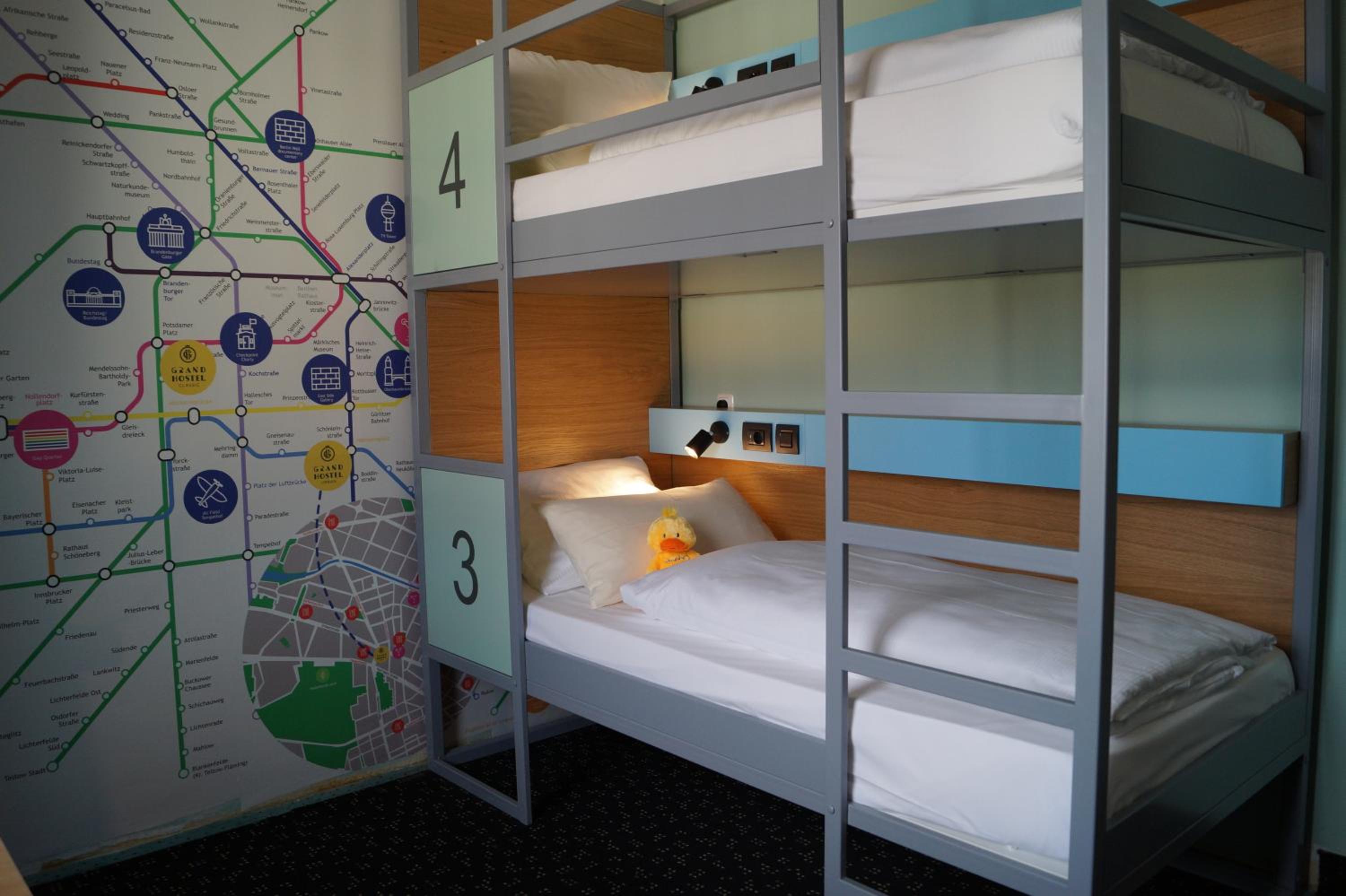 Quadruple Room with Private Bathroom photo 1