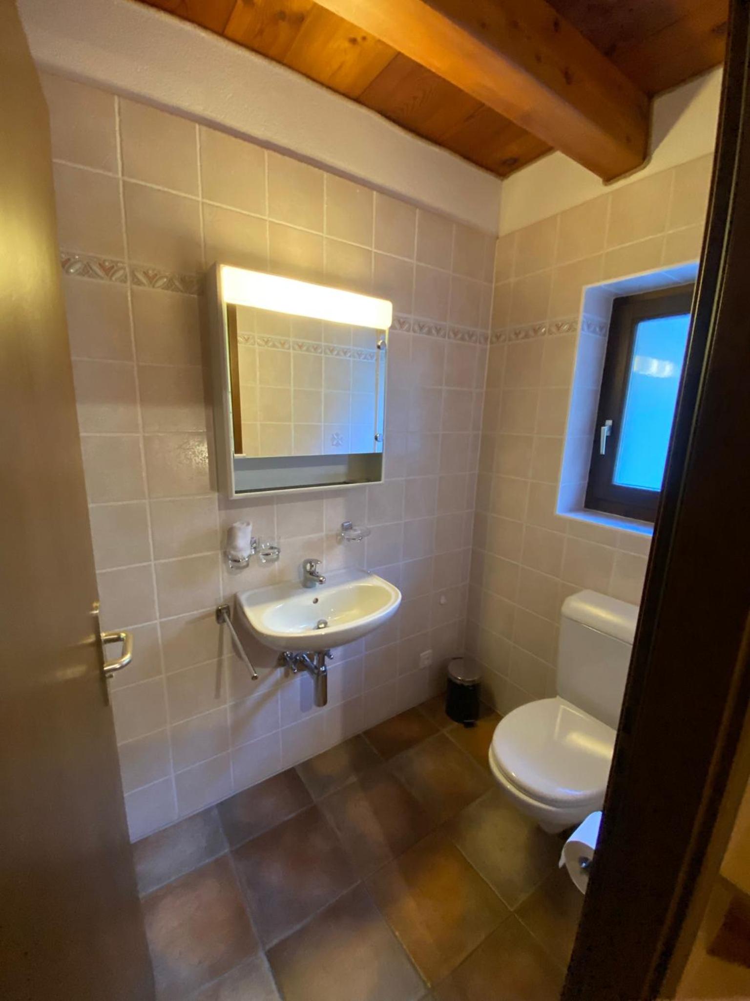Single Room photo 3