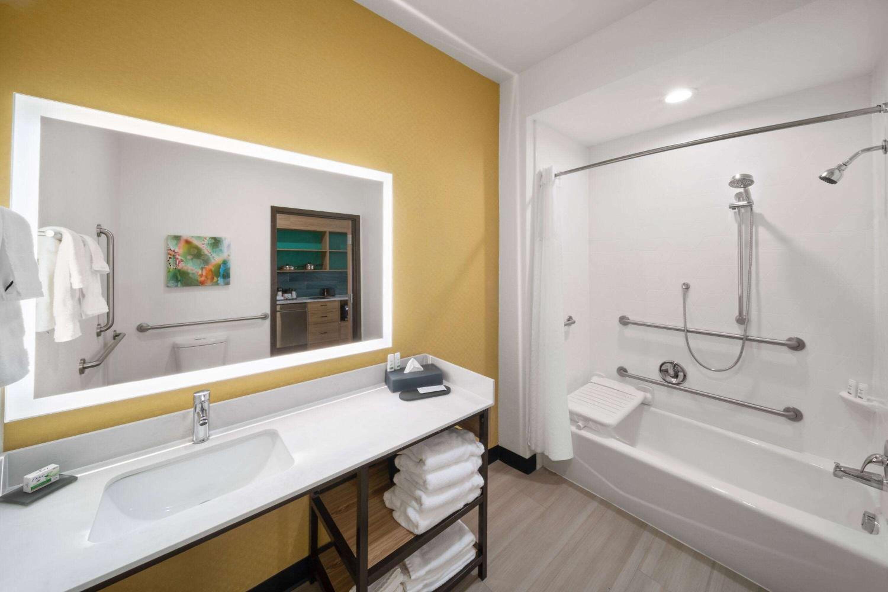 1 King Bed, Mobility Accessible Room, Bathtub w/ Grab Bars, Non-Smoking