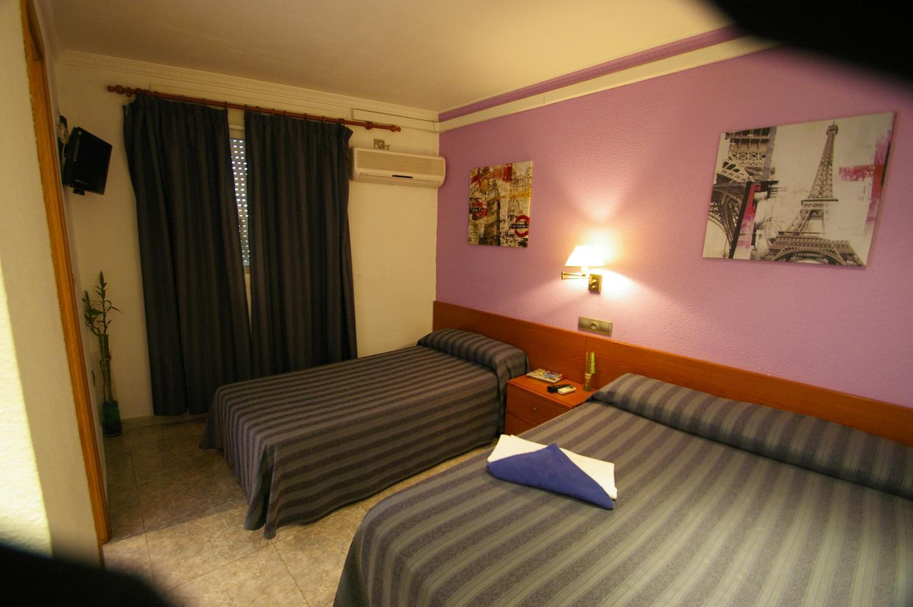 Twin Room - Photo 1