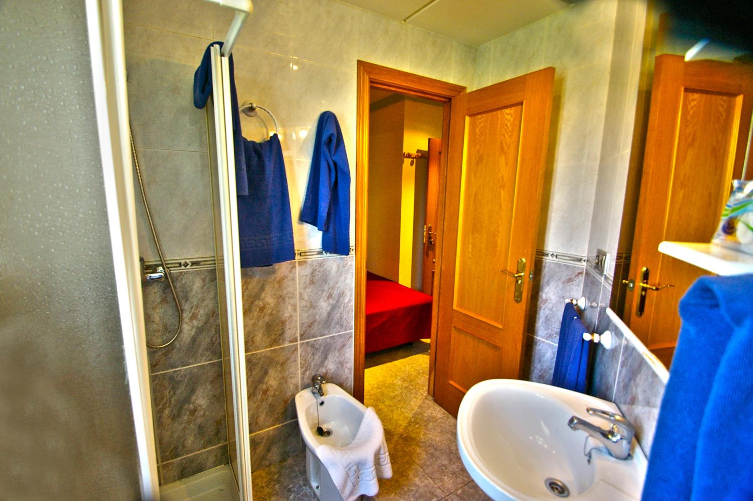 Twin Room - Photo 2