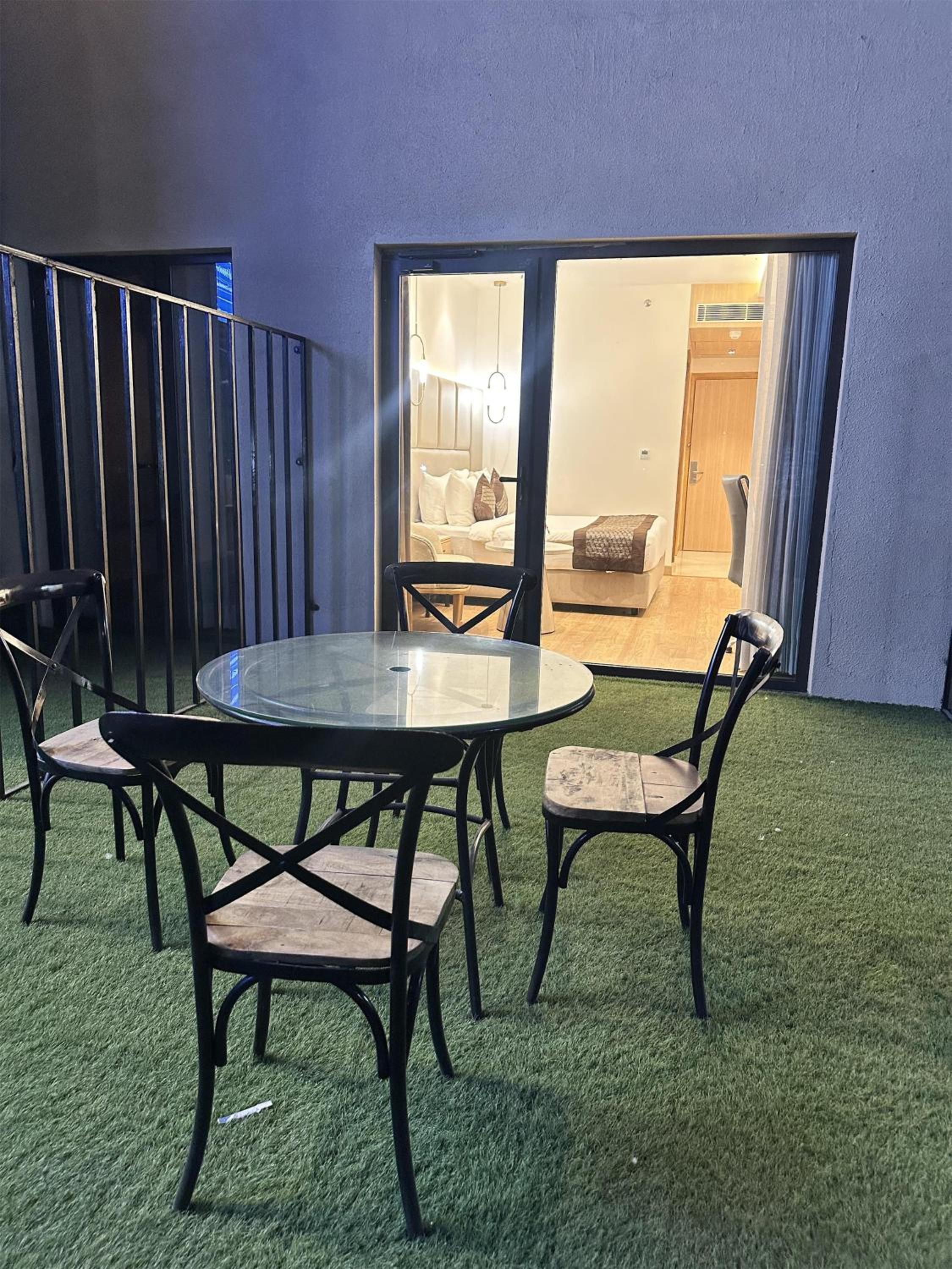 Executive King Room with Balcony - Non-Smoking photo 1