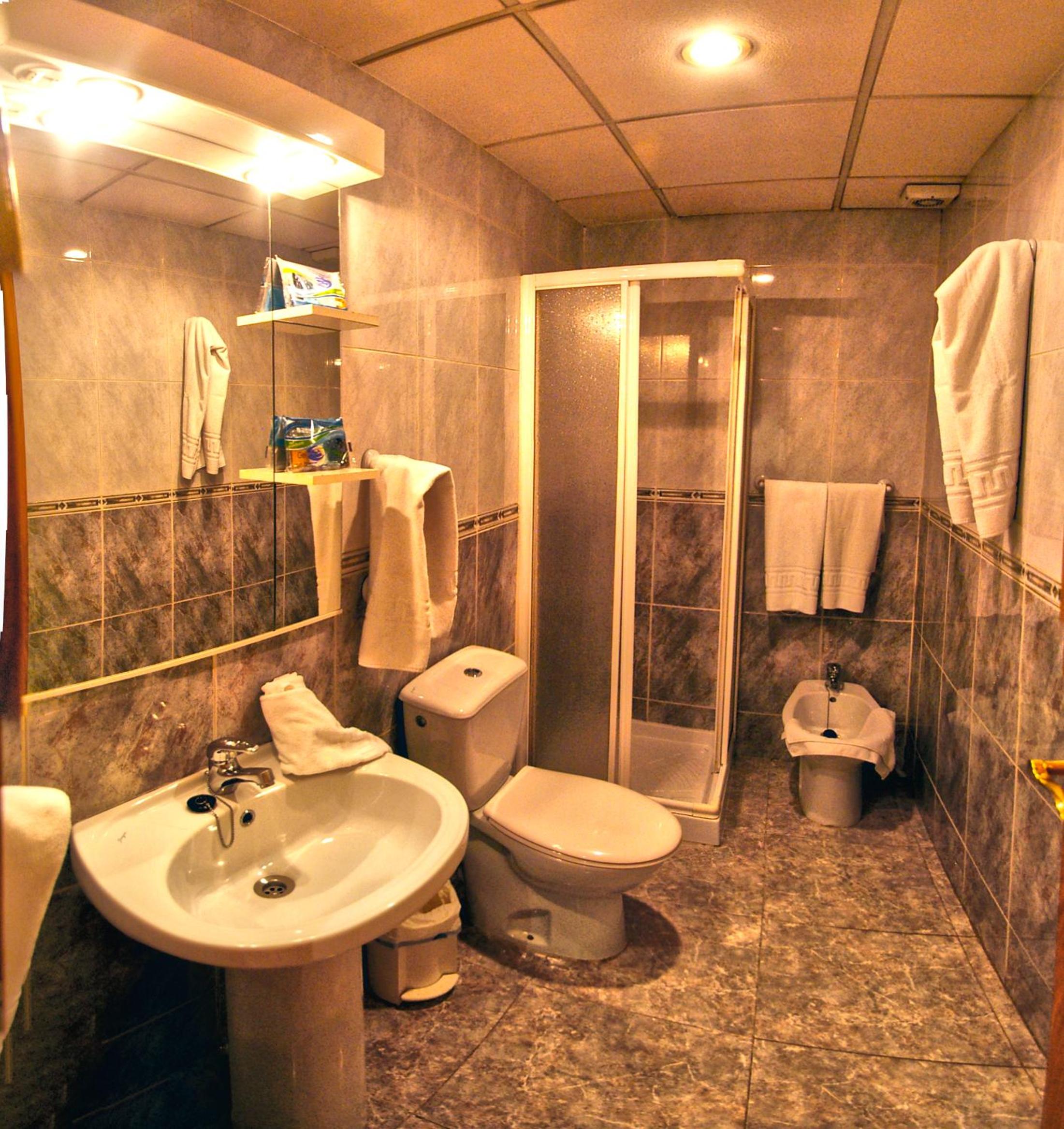 Twin Room - Photo 24