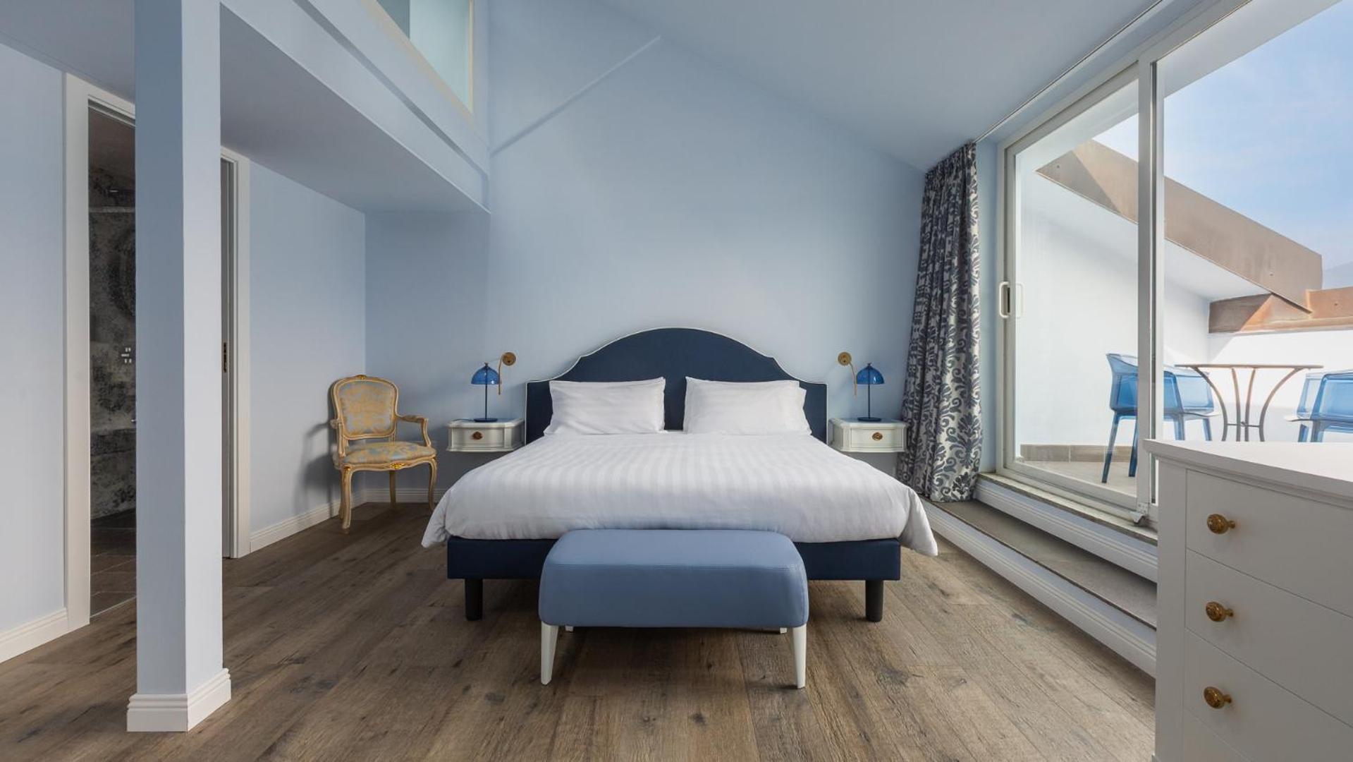 Deluxe King Suite
