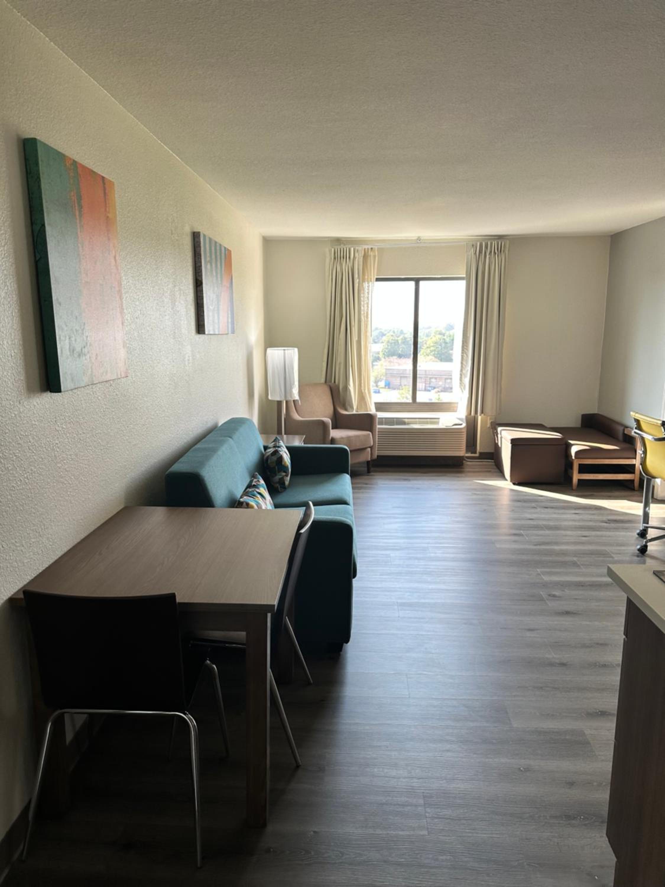 King Suite - Non Smoking - Photo 4