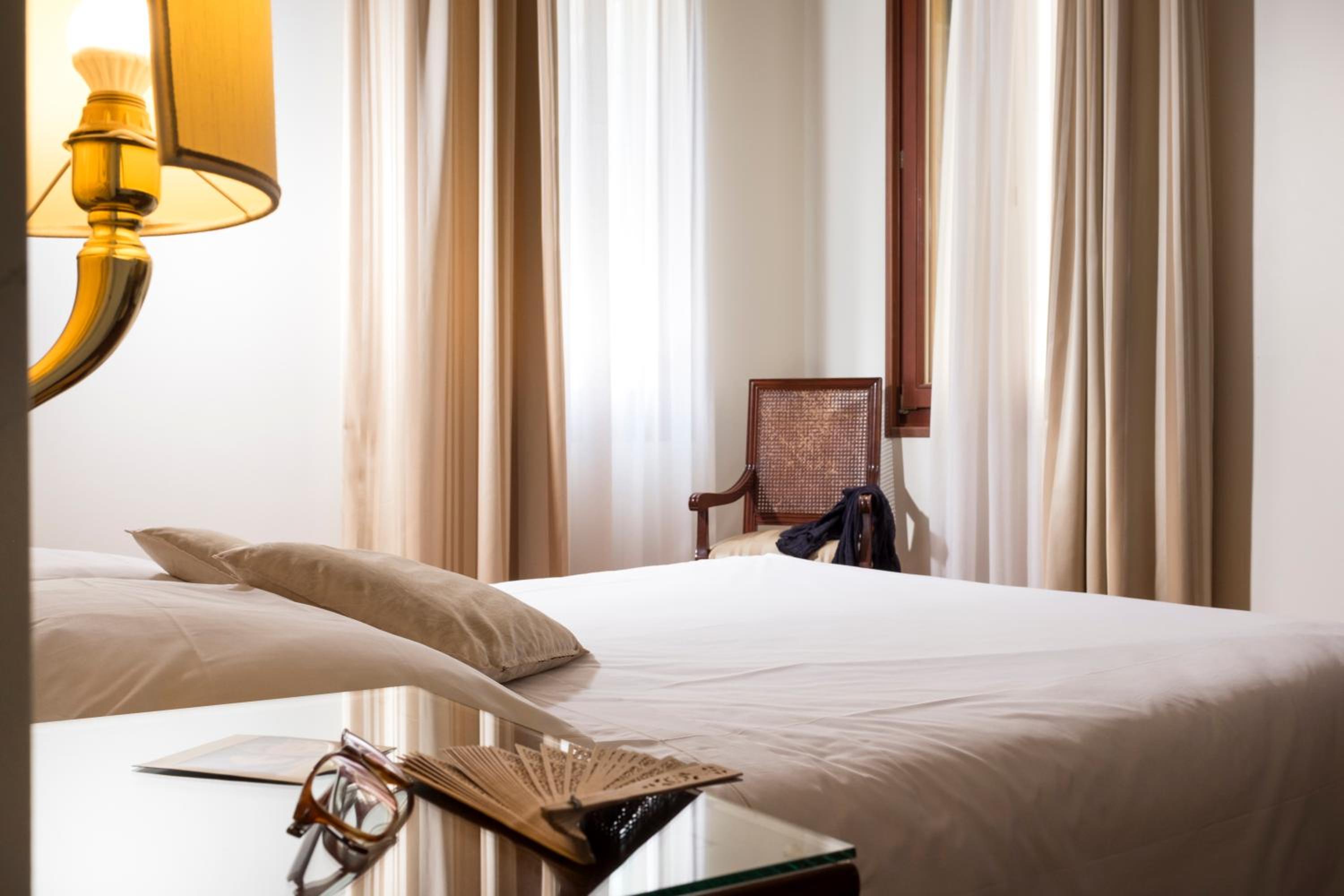 Deluxe Double Room with Canal View photo 3
