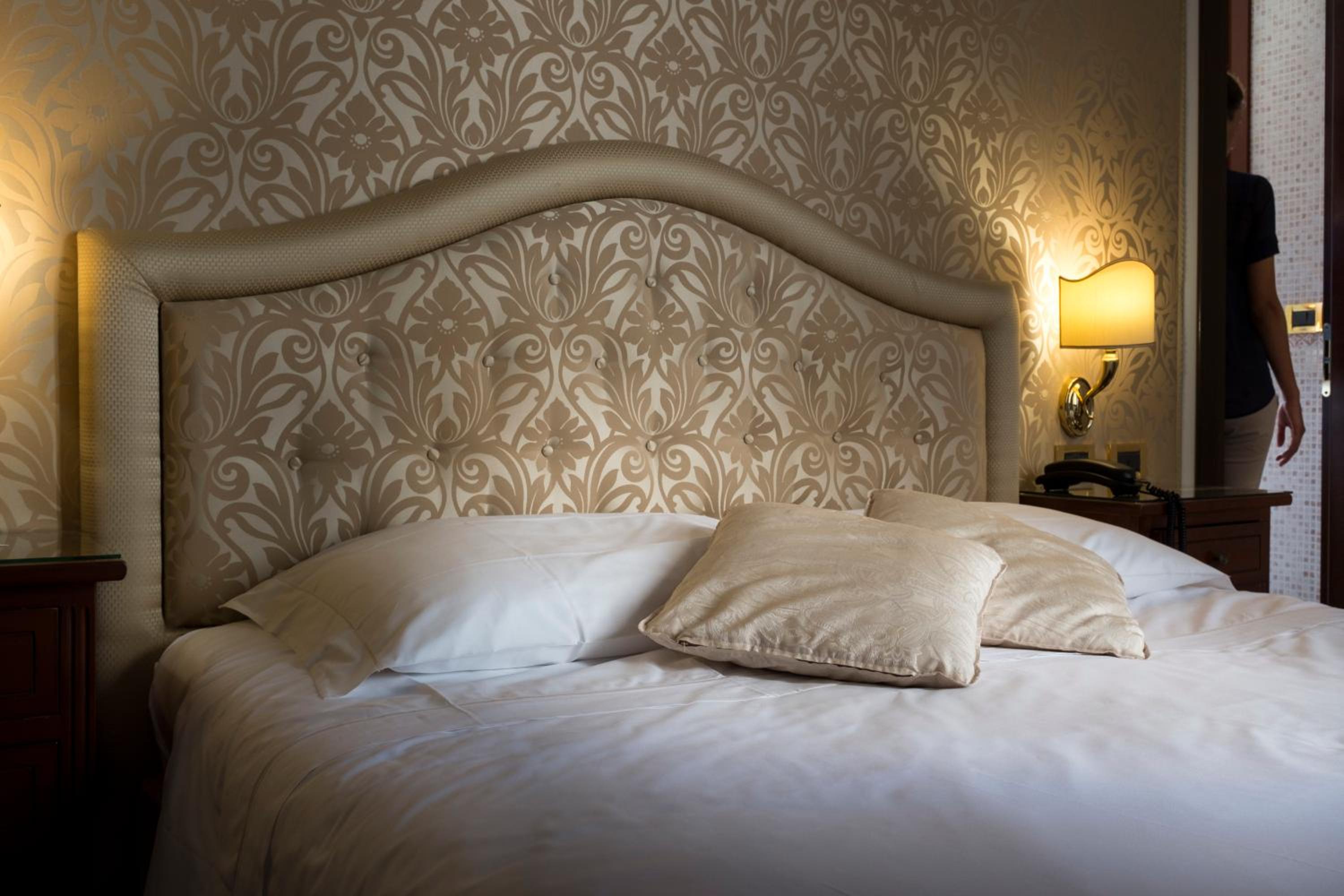 Deluxe Double Room with Canal View photo 2