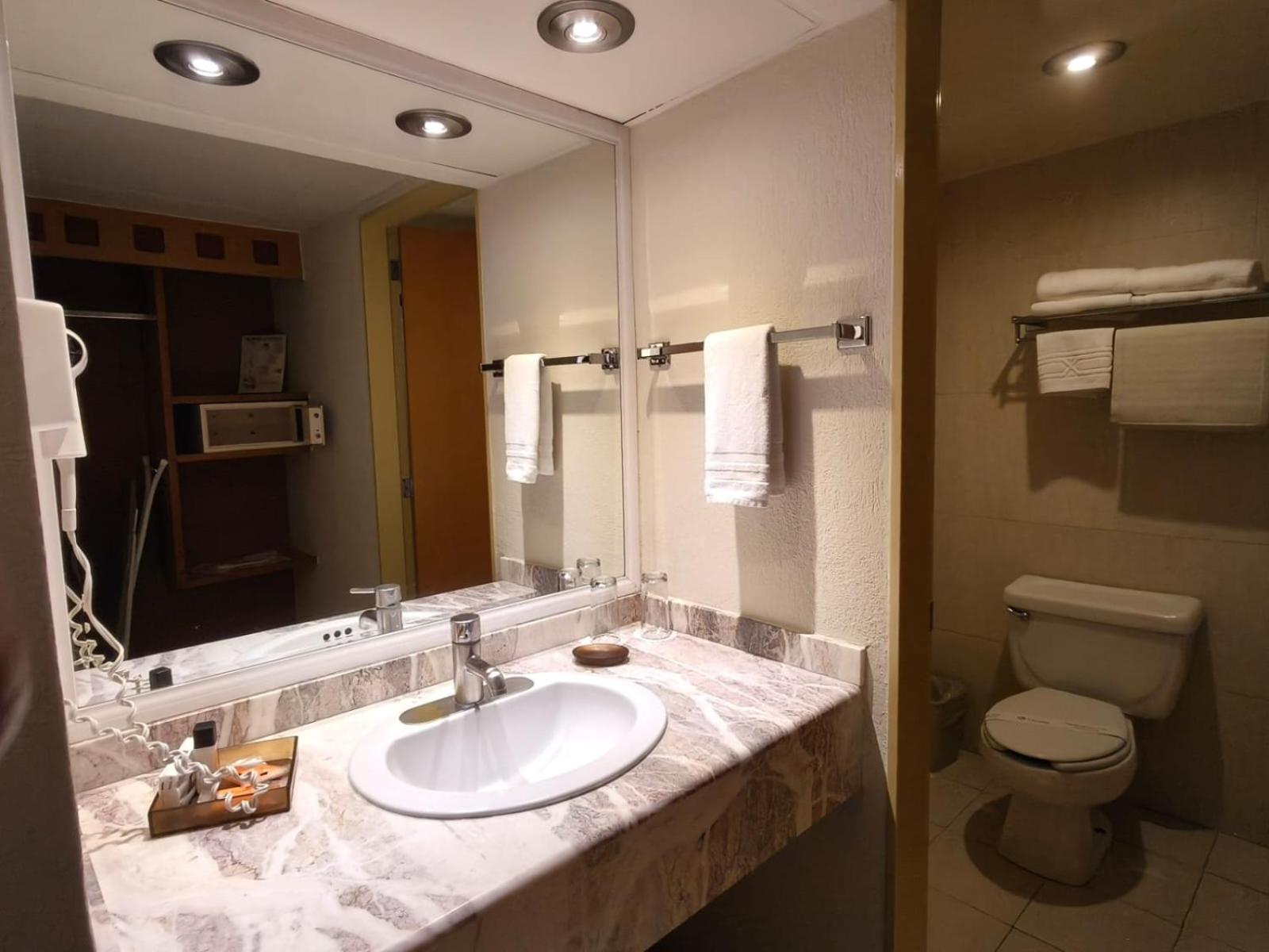 Superior King Room - Photo 3