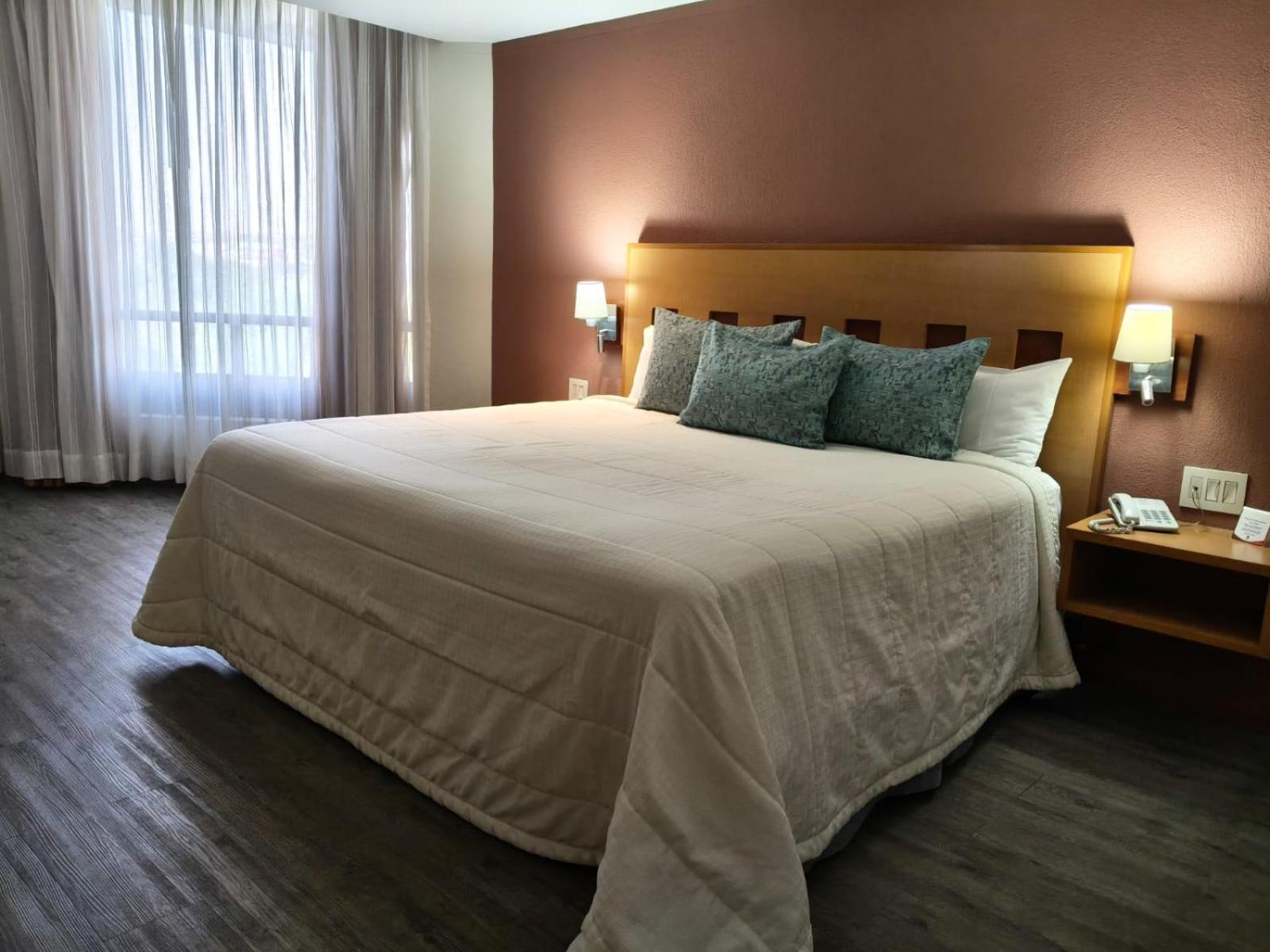 Superior King Room - Photo 5