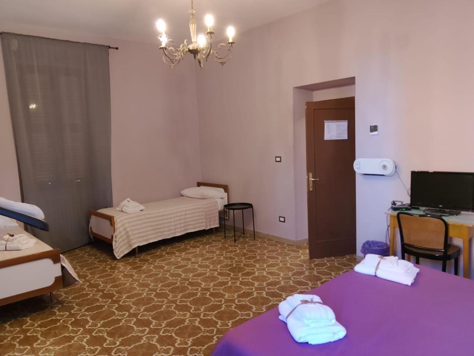 Quadruple Room with Shared Bathroom photo 2