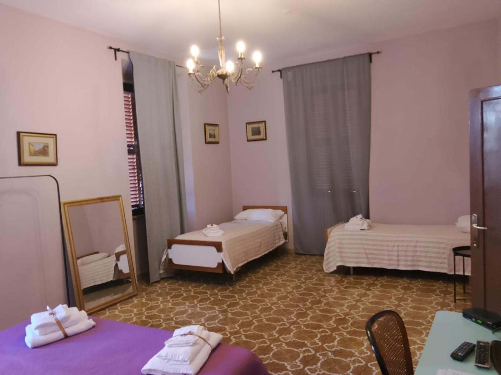 Quadruple Room with Shared Bathroom photo 3