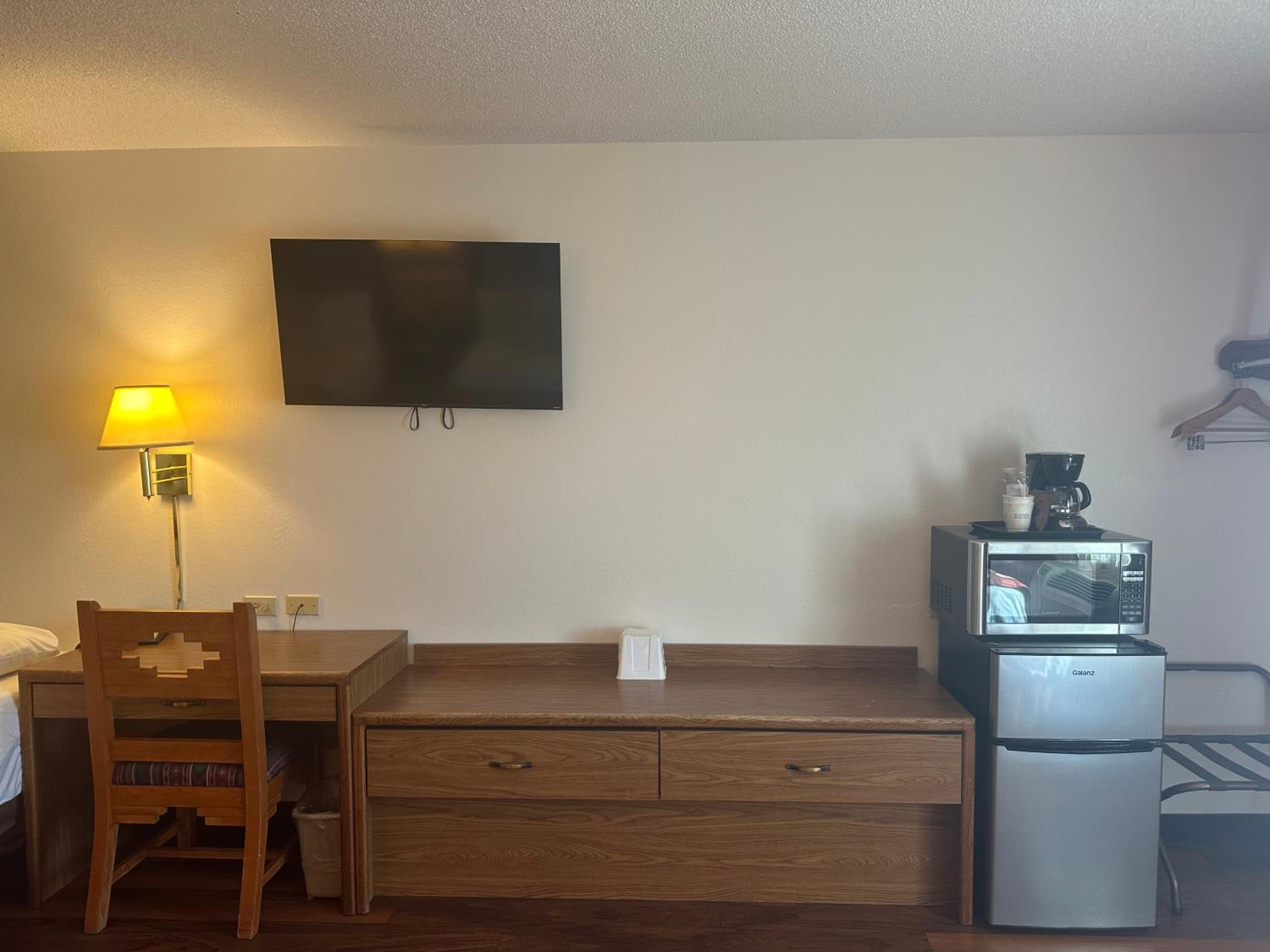 Studio Suite with Three Double Beds - Non-Smoking - Photo 3