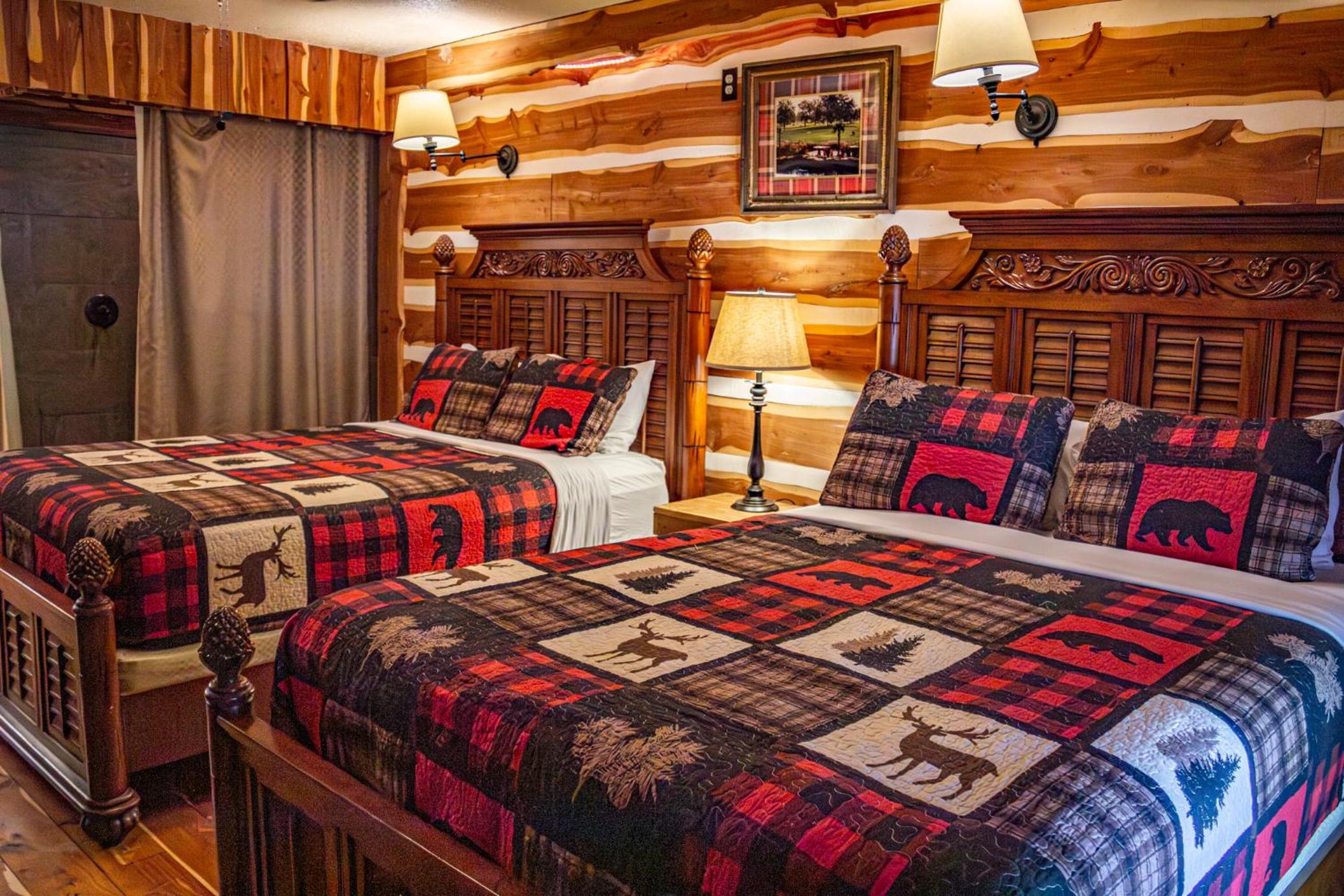 Standard Queen Room with Two Queen Beds photo 3