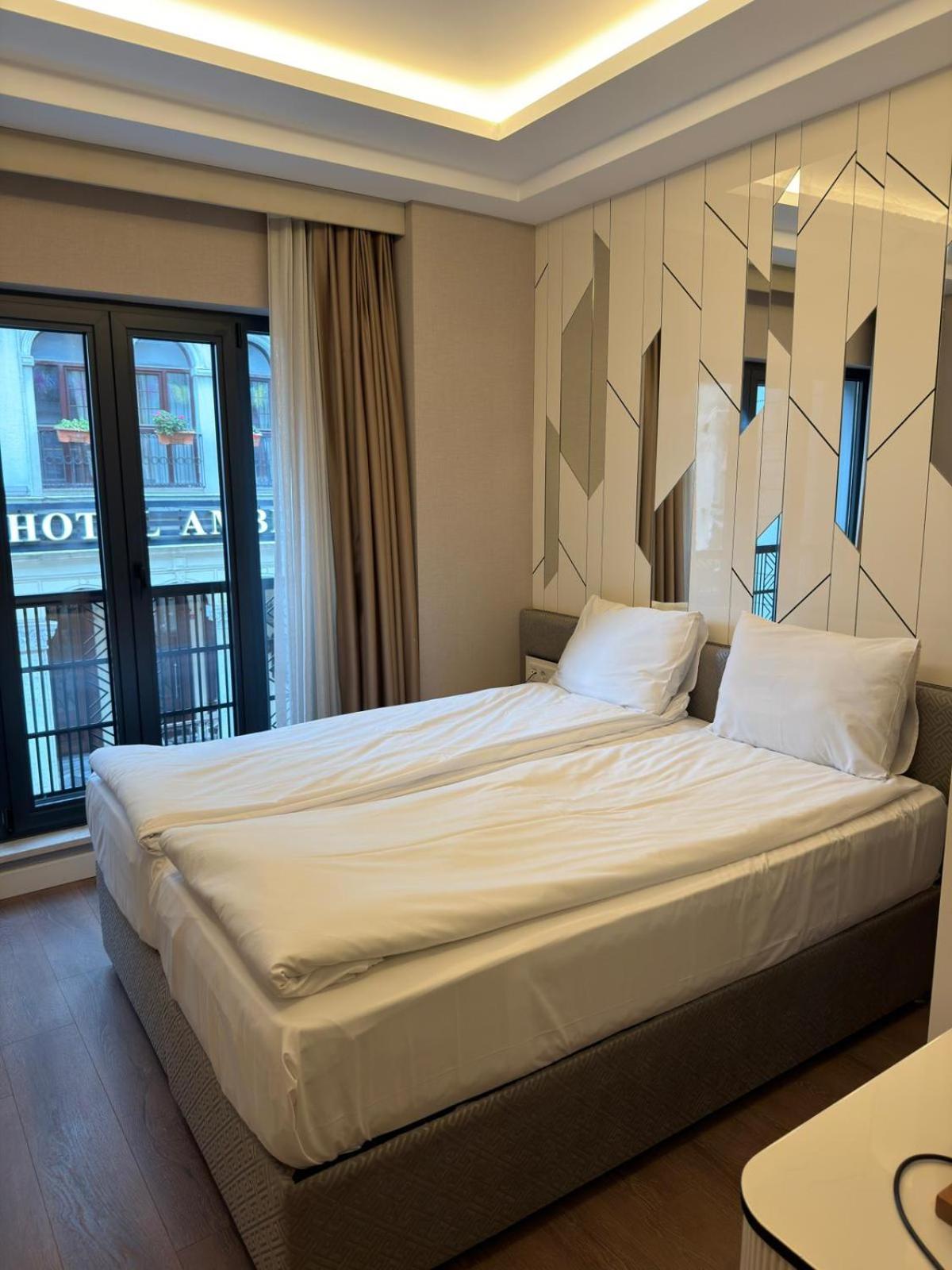 Deluxe Queen Room with Two Queen Beds photo 1