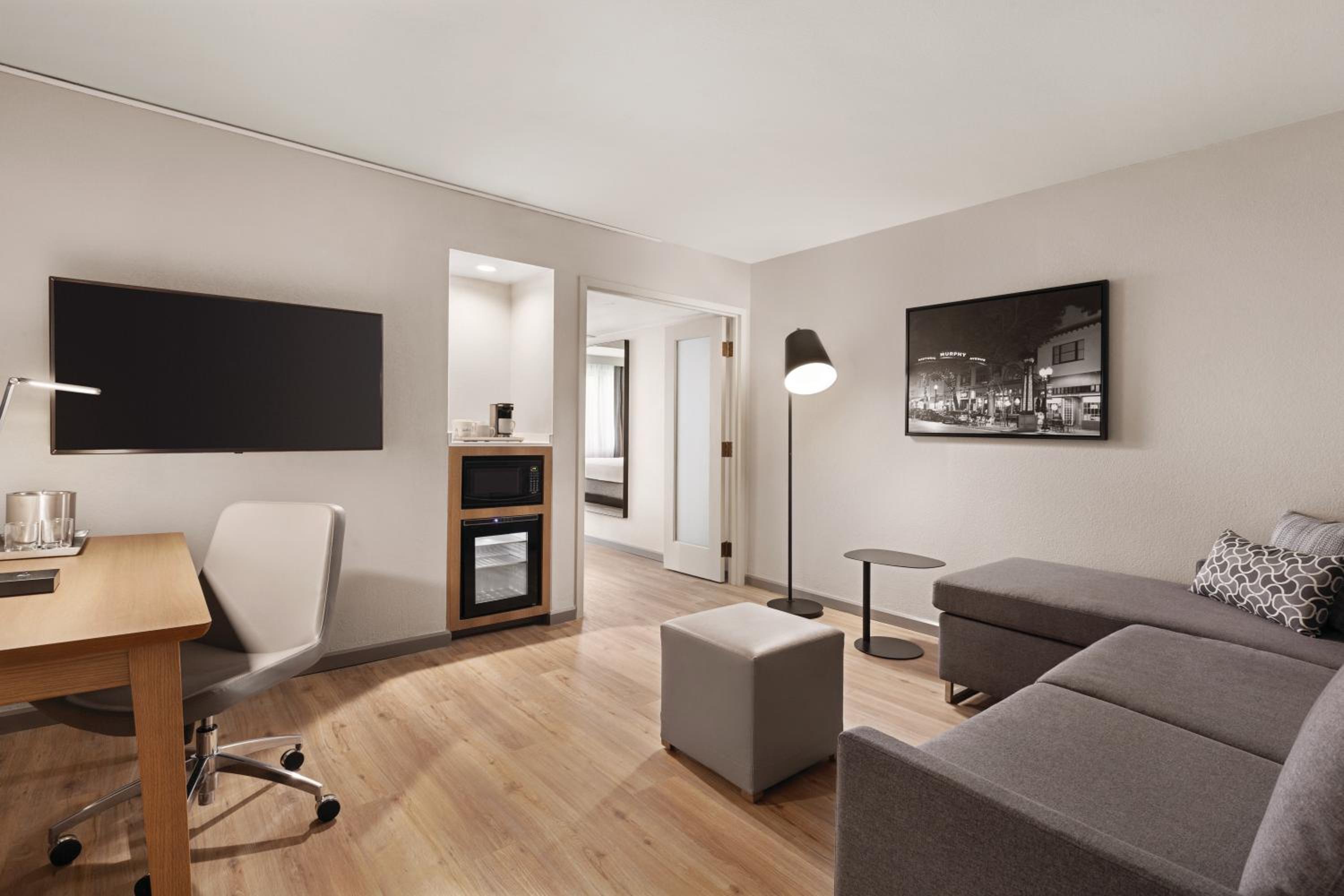 King Room with Sofa Bed - Non Smoking photo 1