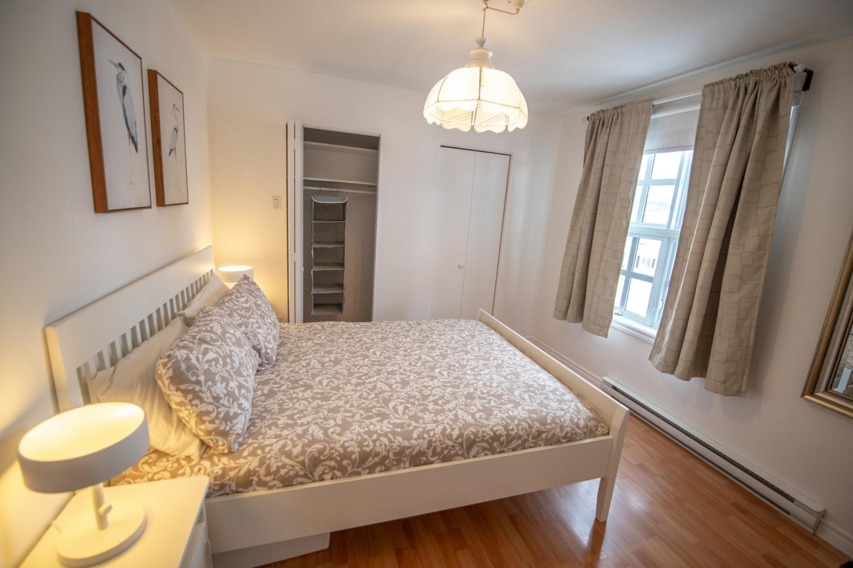 Three-Bedroom Apartment with Balcony photo 2