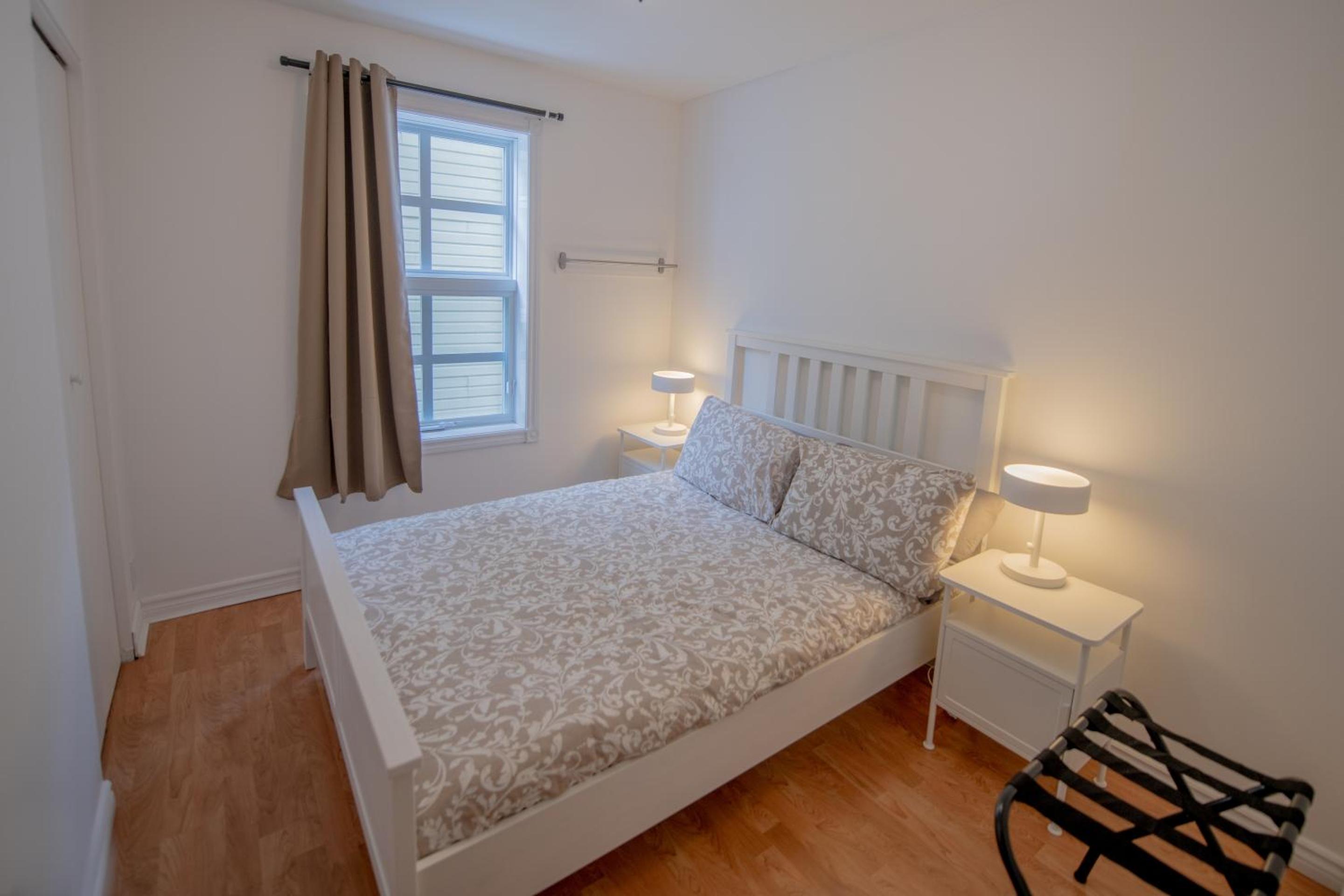 Three-Bedroom Apartment with Balcony photo 3