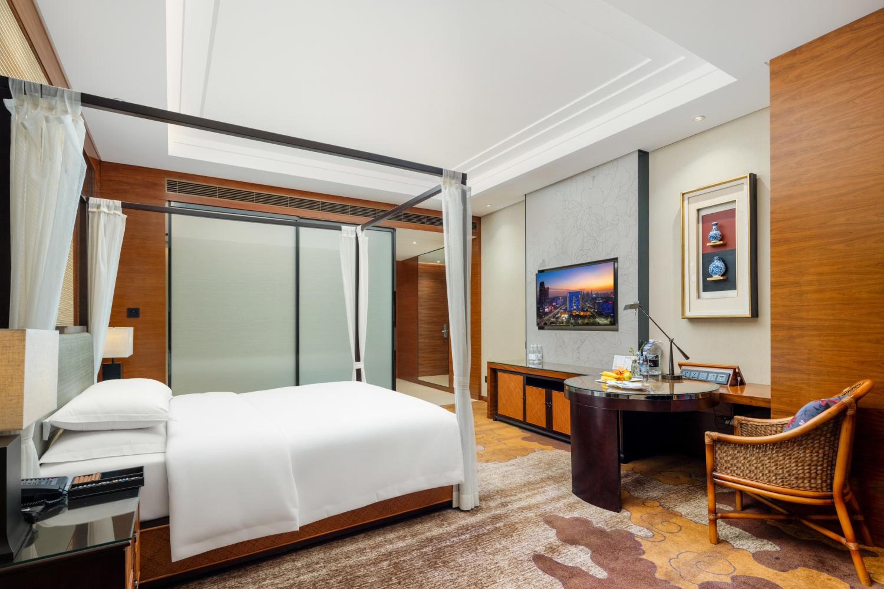 Business King Room
