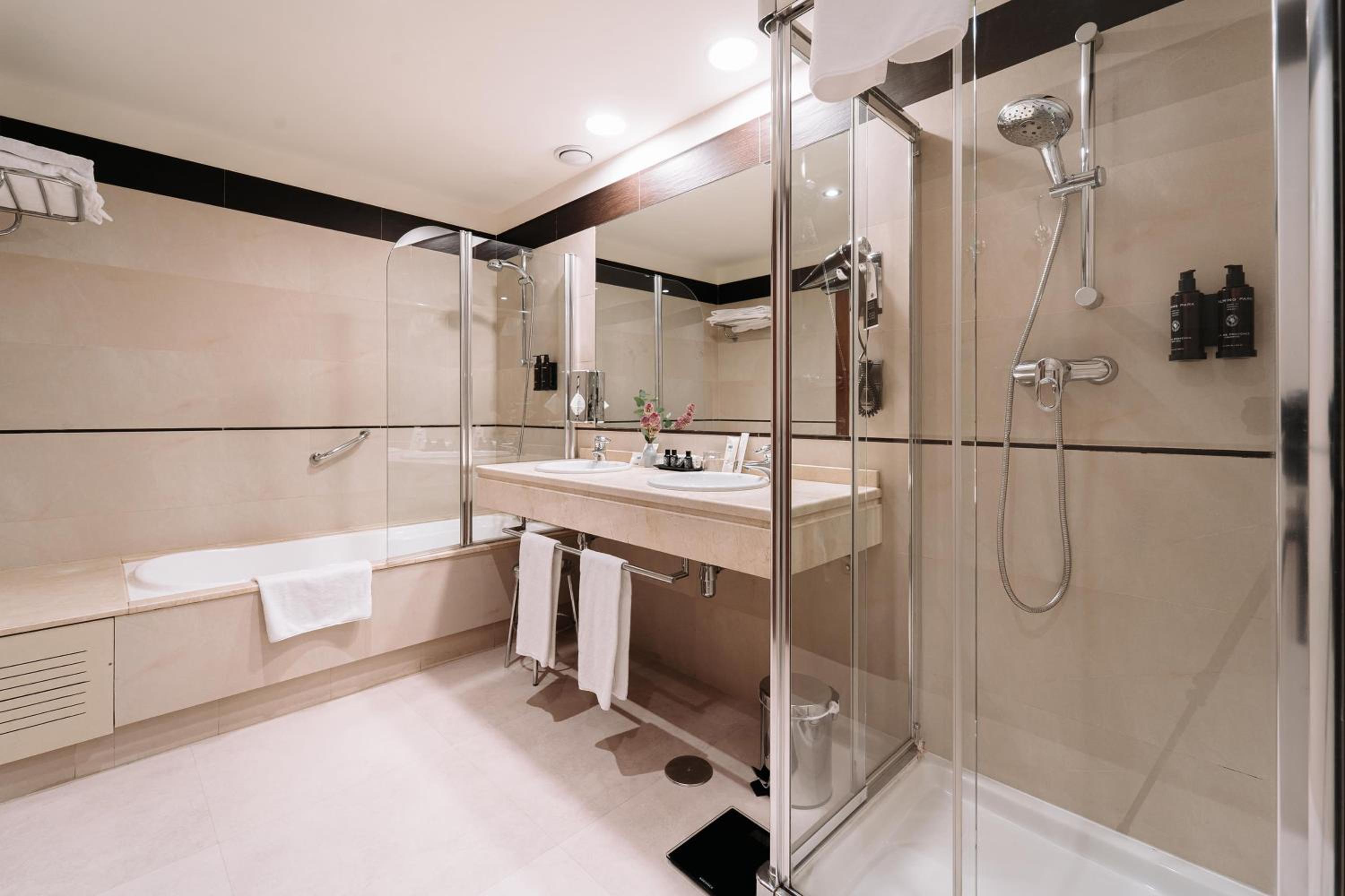 Premium Room - Photo 4