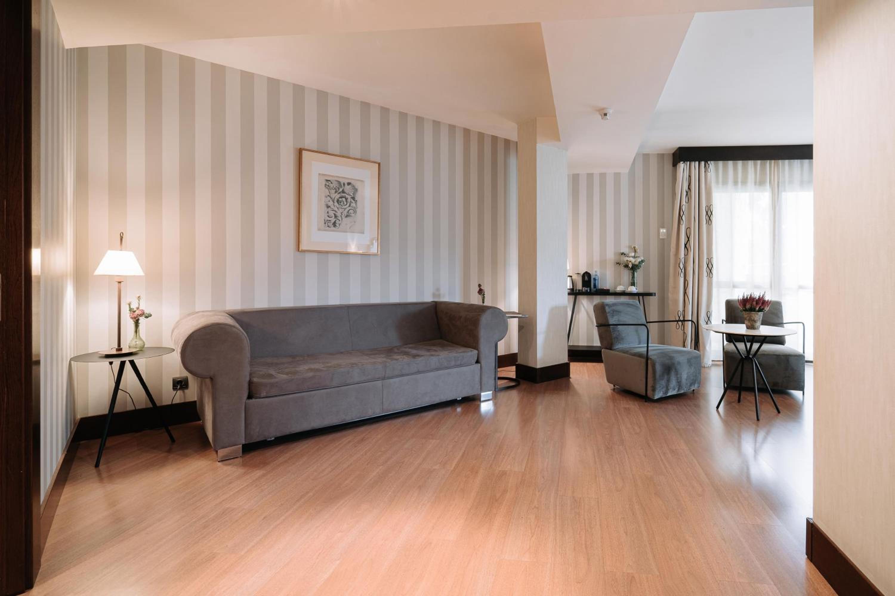 Premium Room - Photo 6