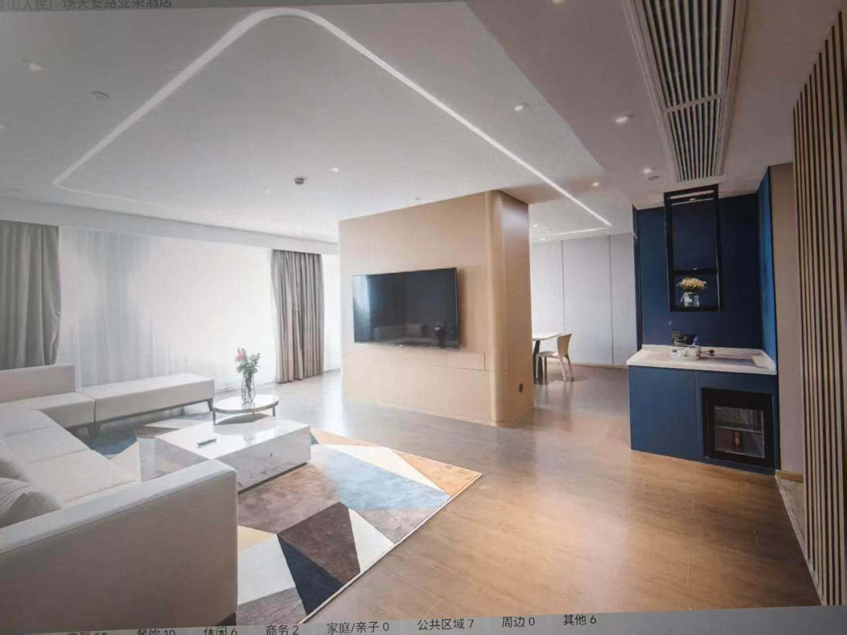 Deluxe Suite with City View photo 1
