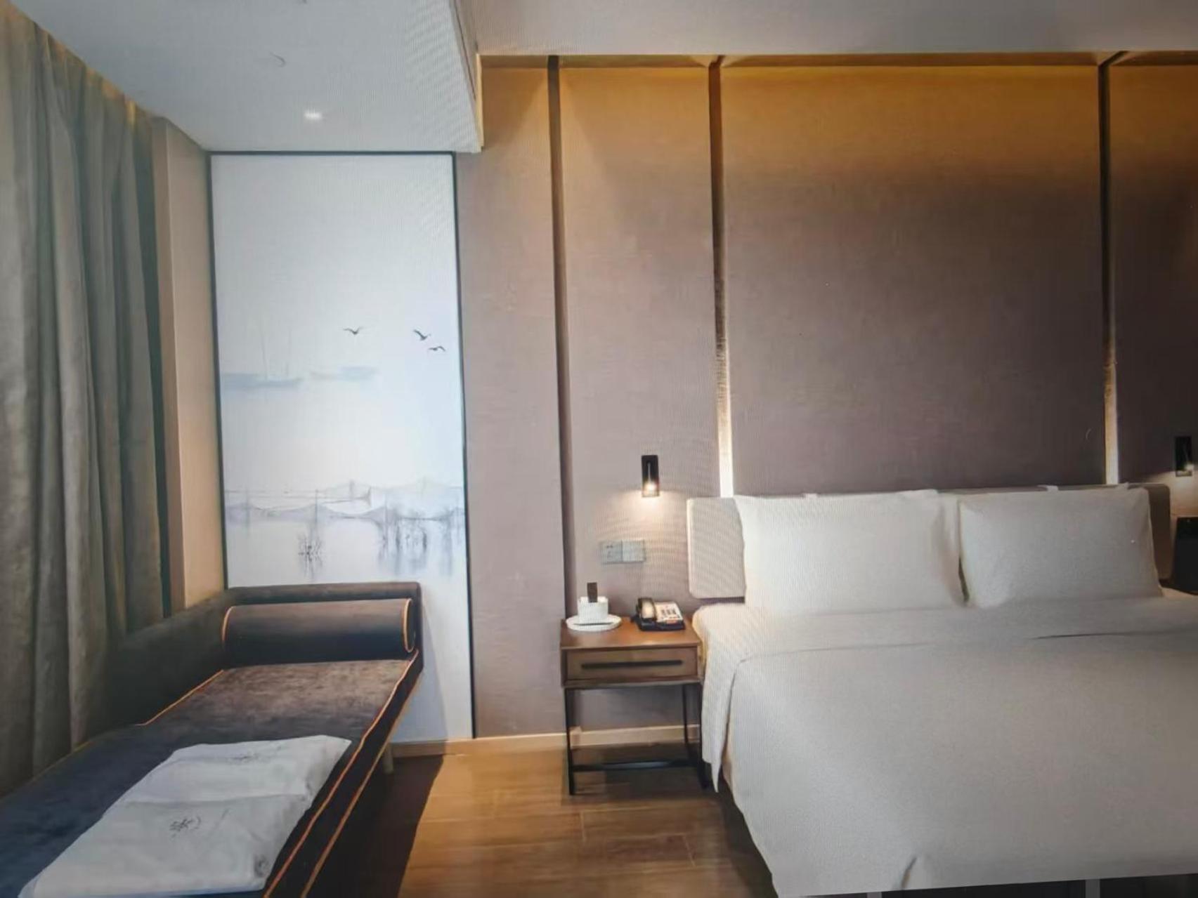 Deluxe Suite photo 2